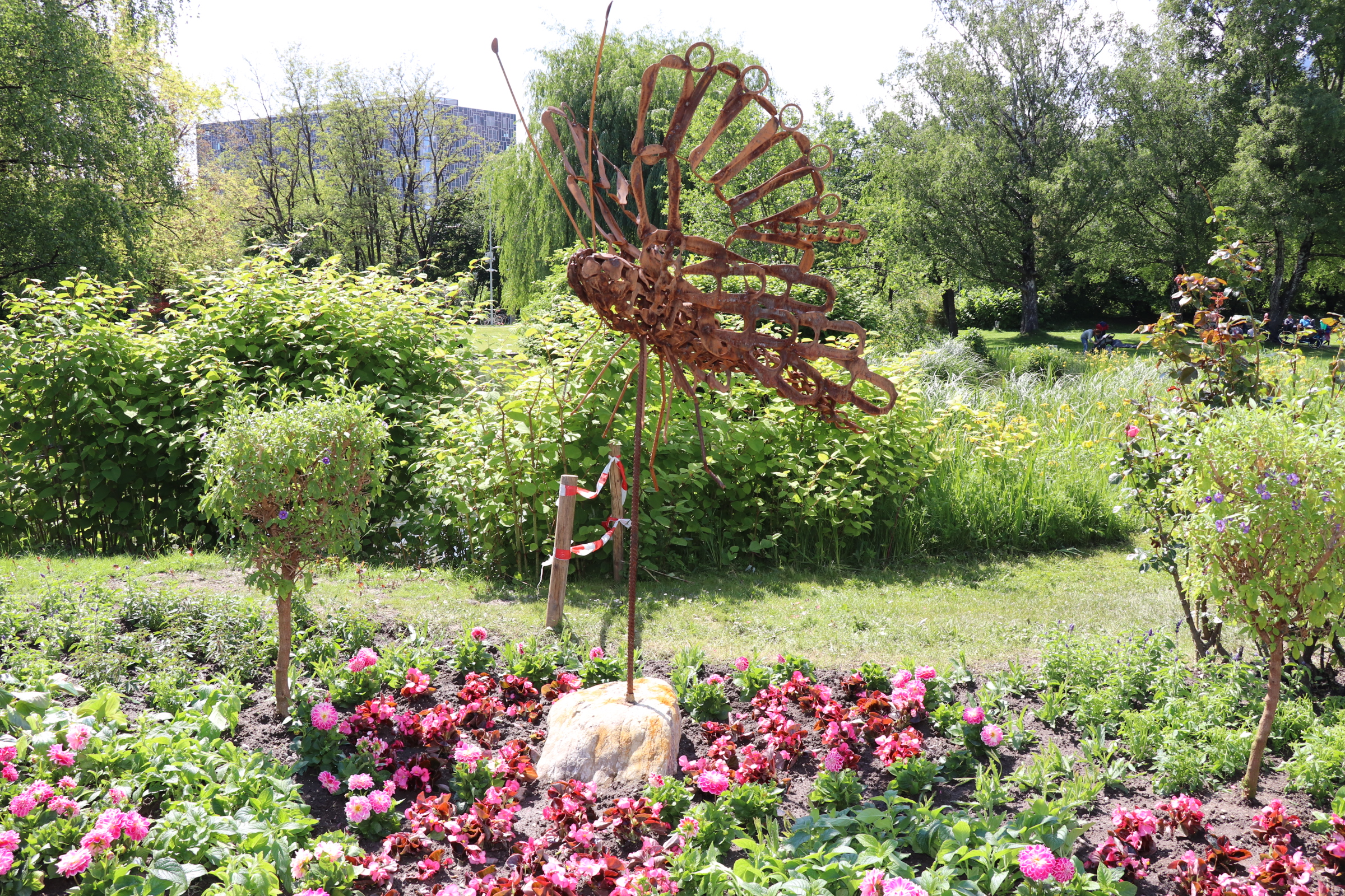Durch Umwelteinflüsse nimmt die Zahl der Schmetterlinge ab. Zu ihrem Schutz ist die Pflege der Biotope wesentlich.