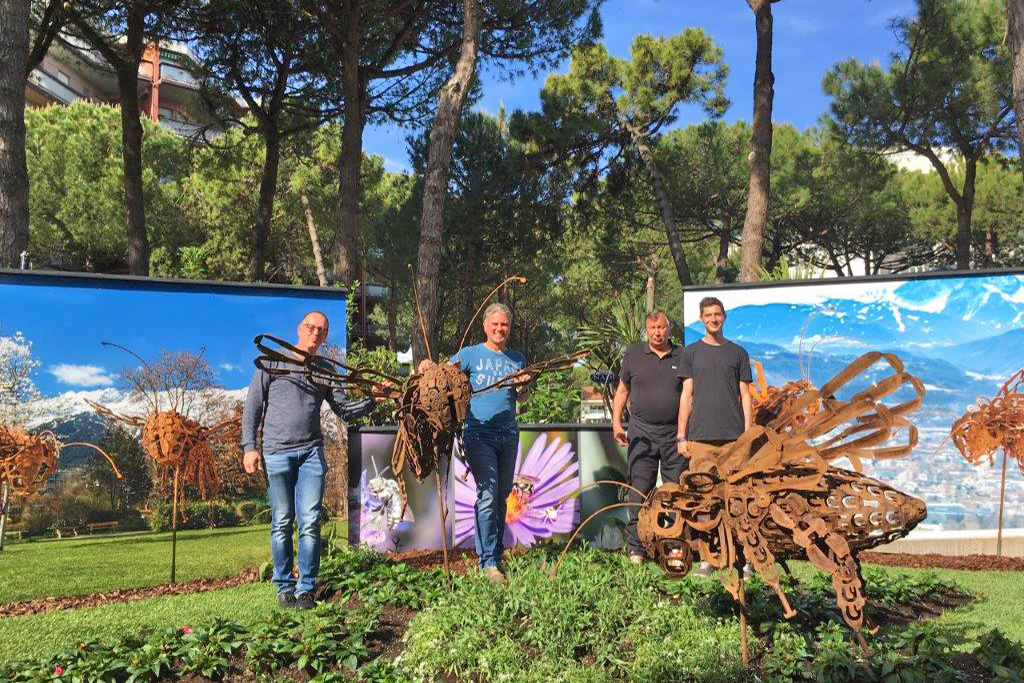 Für die Gartengestaltung in Cervia zeichnet Stefan Engele (2.v.l.), Referent für Pflege und Service im Amt für Grünanlagen verantwortlich. Im zur Seite stand Gärtnermeister Robert Mair (l.).
