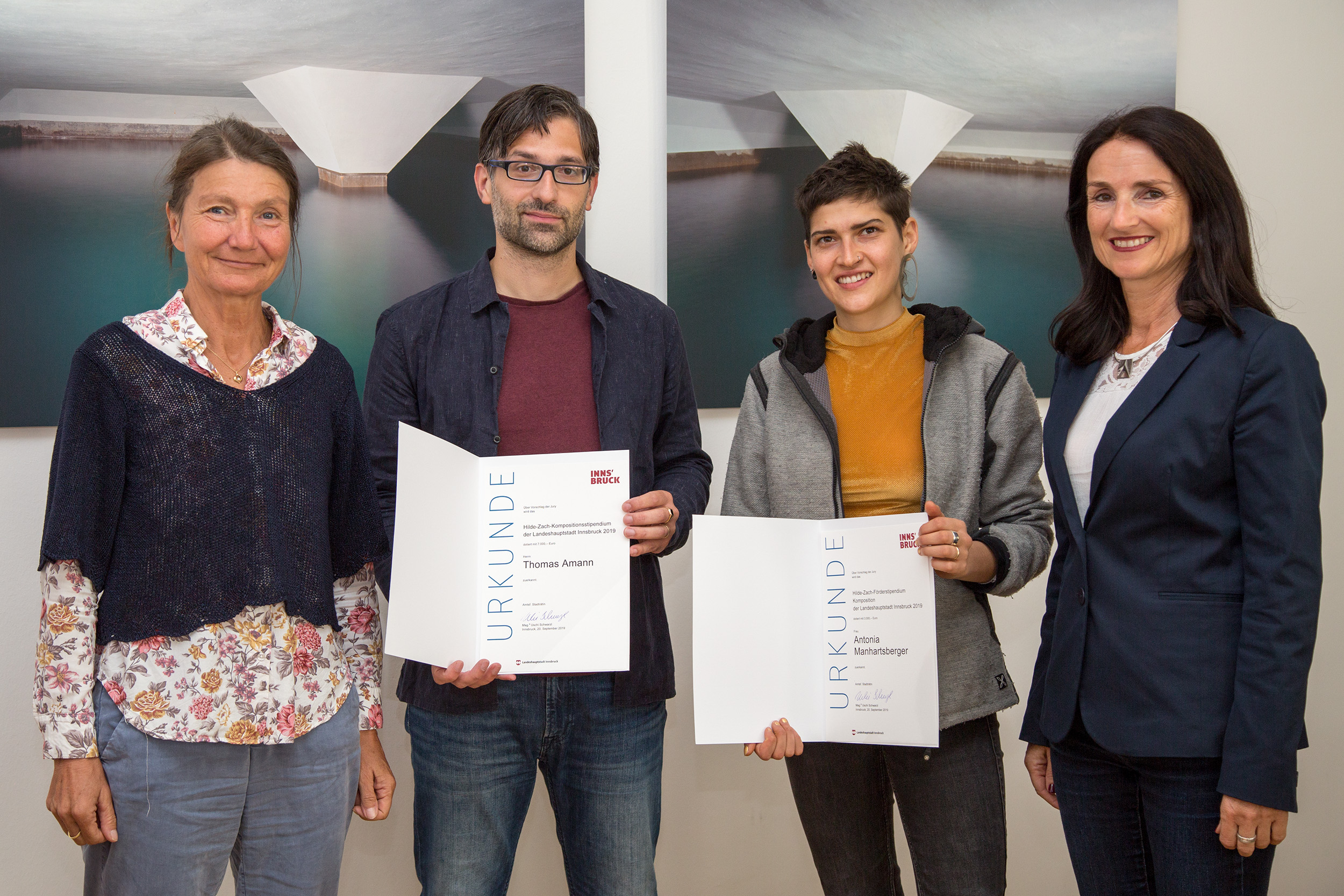Thomas Amann und Antonia Manhartsberger mit Kulturstadträtin Uschi Schwarzl (li.) und Cornelia Spuller (re., Referat Kulturentwicklung und Förderungen)