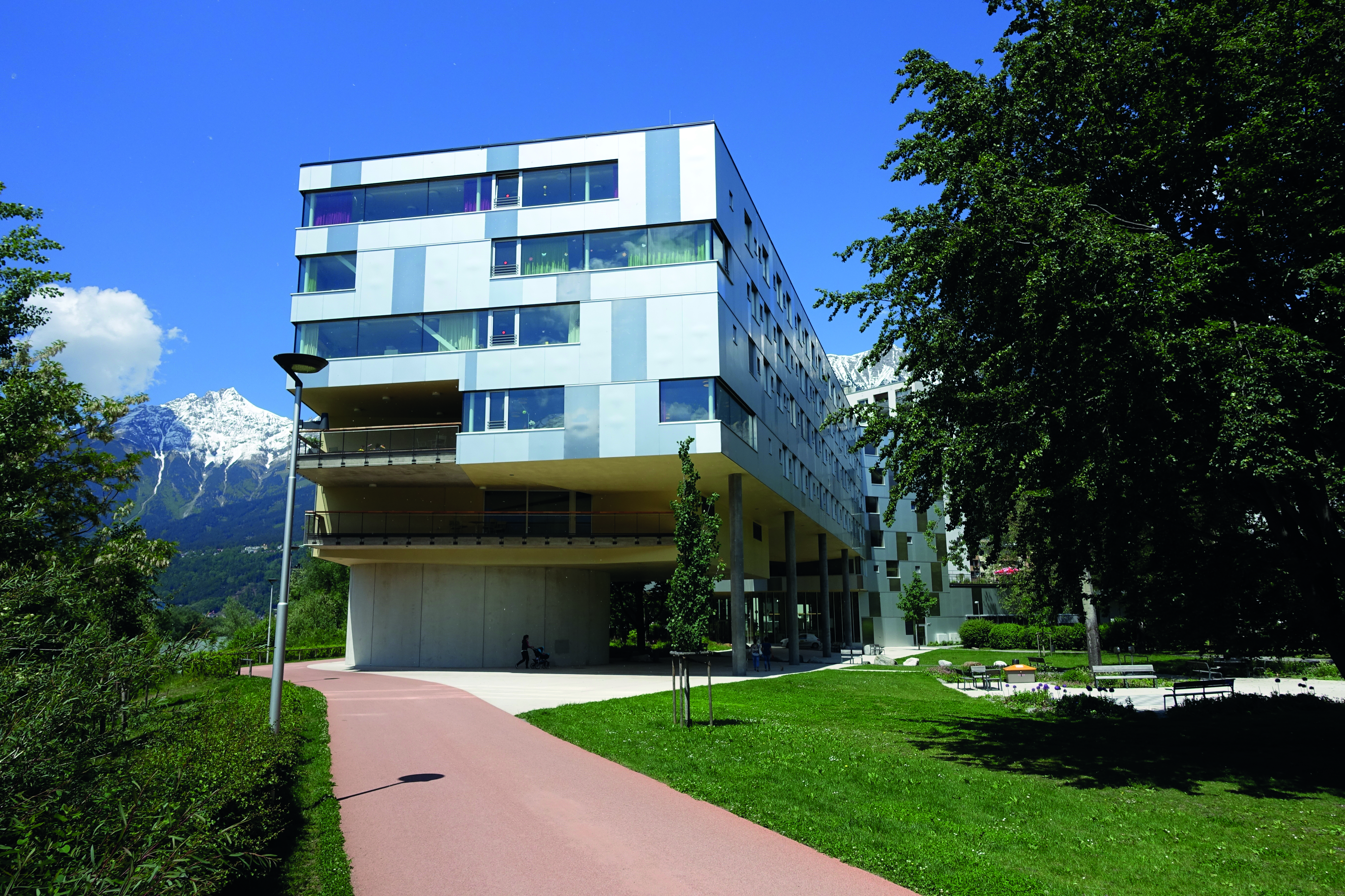 Entspanntes Wohnen im O-Dorf garantiert das ISD-Wohnheim direkt an der Innpromenade.