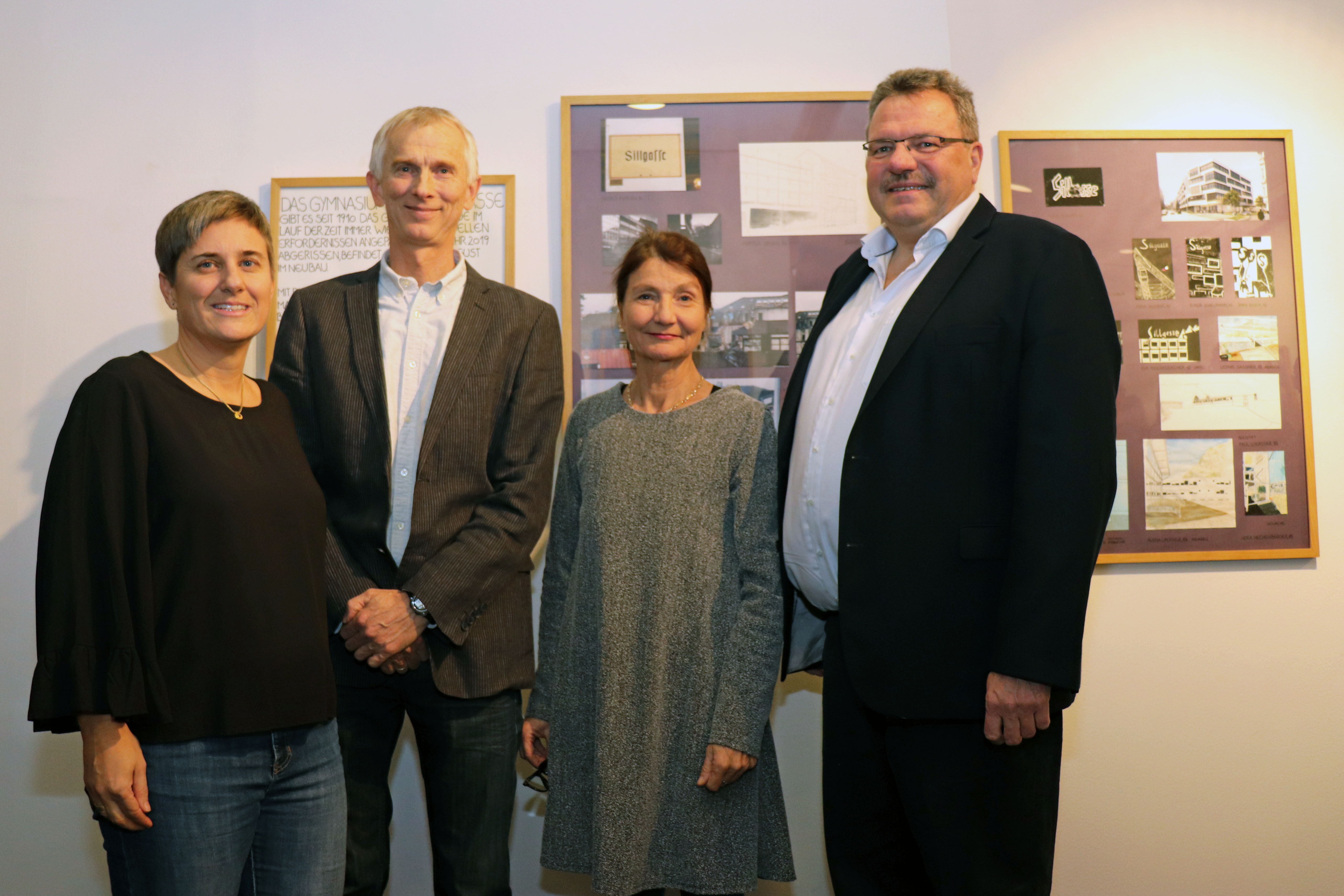 Freuten sich über einen gelungenen Ausstellungsauftakt (v. l.): Renate Ursprunger (Stadtarchiv/Stadtmuseum Innsbruck), Kurator Harald Isser, Vizebürgermeisterin Uschi Schwarzl und Direktor Harald Pittl.