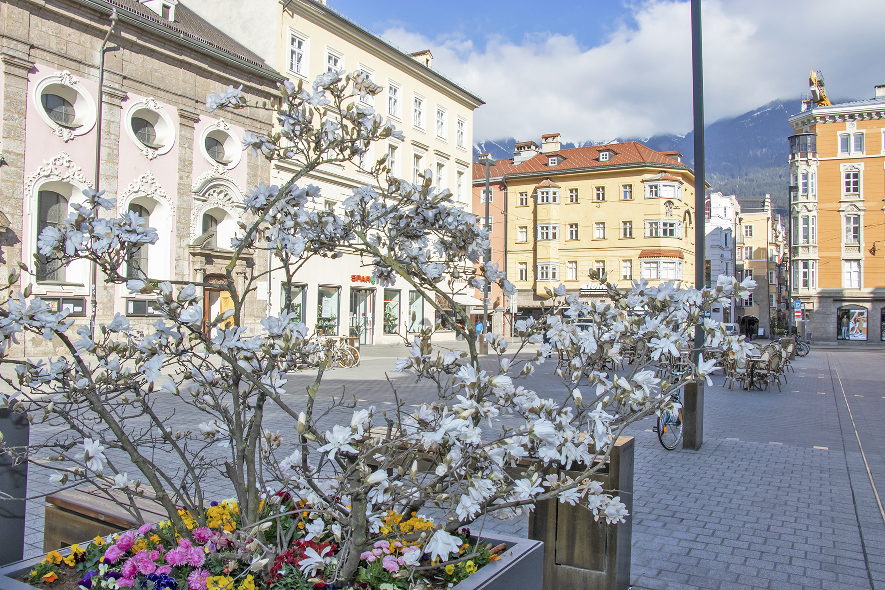 Coronabedingte Stille in der Maria-Theresien-Straße: Im Mai sollte wieder langsam „Normalität“ in der Innenstadt einkehren.