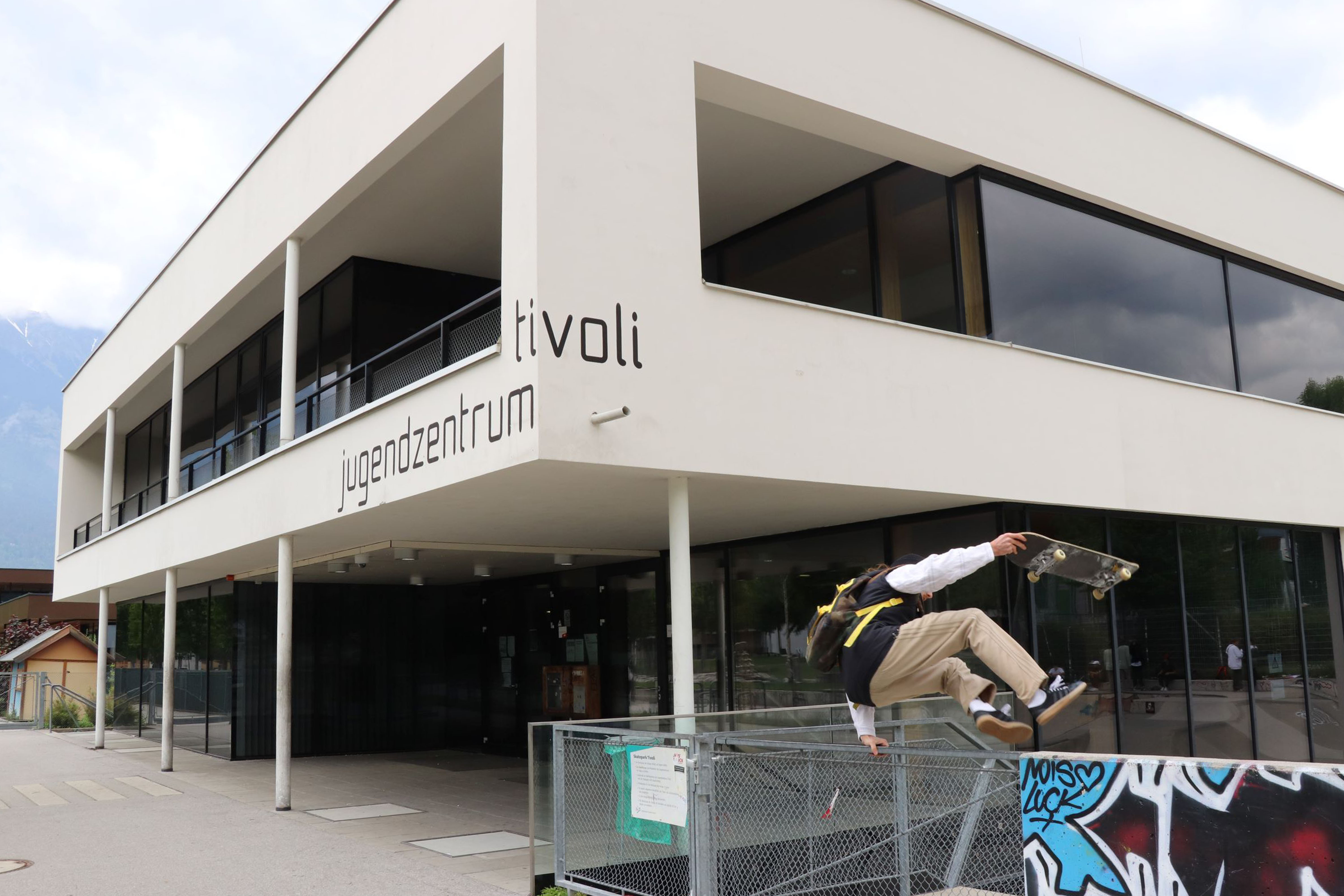 Auf ins JuZe: Das ISD-Jugendzentrum am Tivoli steht den Jugendlichen als eines von elf OJA-Jugendzentren in Innsbruck auch im Sommer offen.