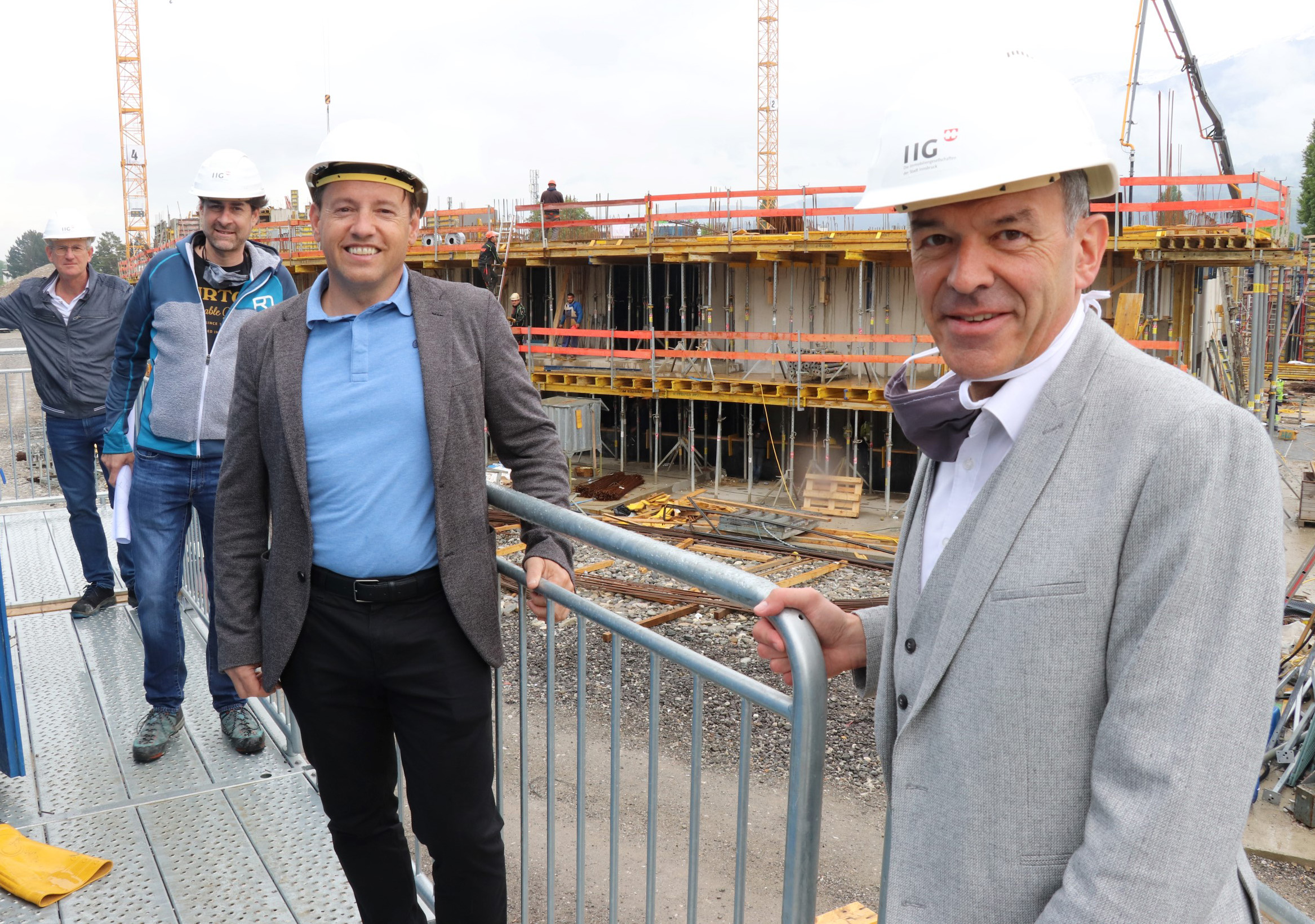 Geschäftsführer Franz Danler und Bürgermeister Georg Willi freuen sich über das Rekordjahr der Innsbrucker Immobilien Gesellschaft.