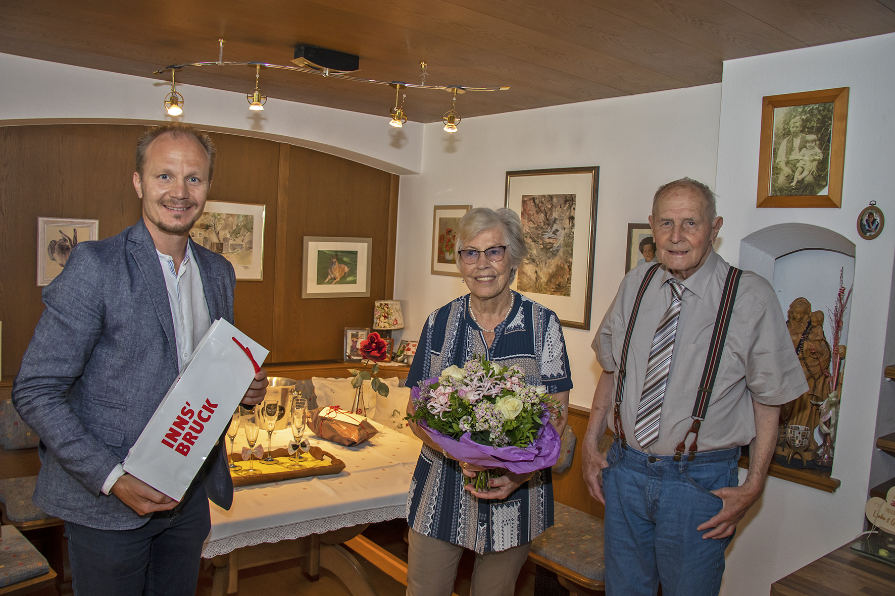 Vizebürgermeister Johannes Anzengruber gratulierte dem Ehepaar Gelf zum Eisernen Hochzeitsjubiläum.