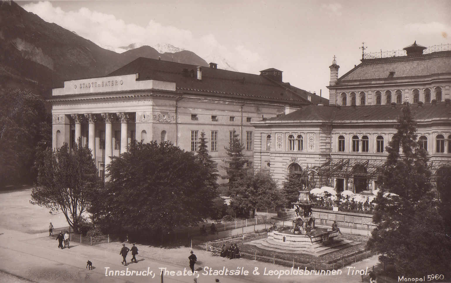 Beliebter Treffpunkt für alle Innsbrucker: Das Stadttheater, Stadtsäle und Leopoldsbrunnen 1920–1928.