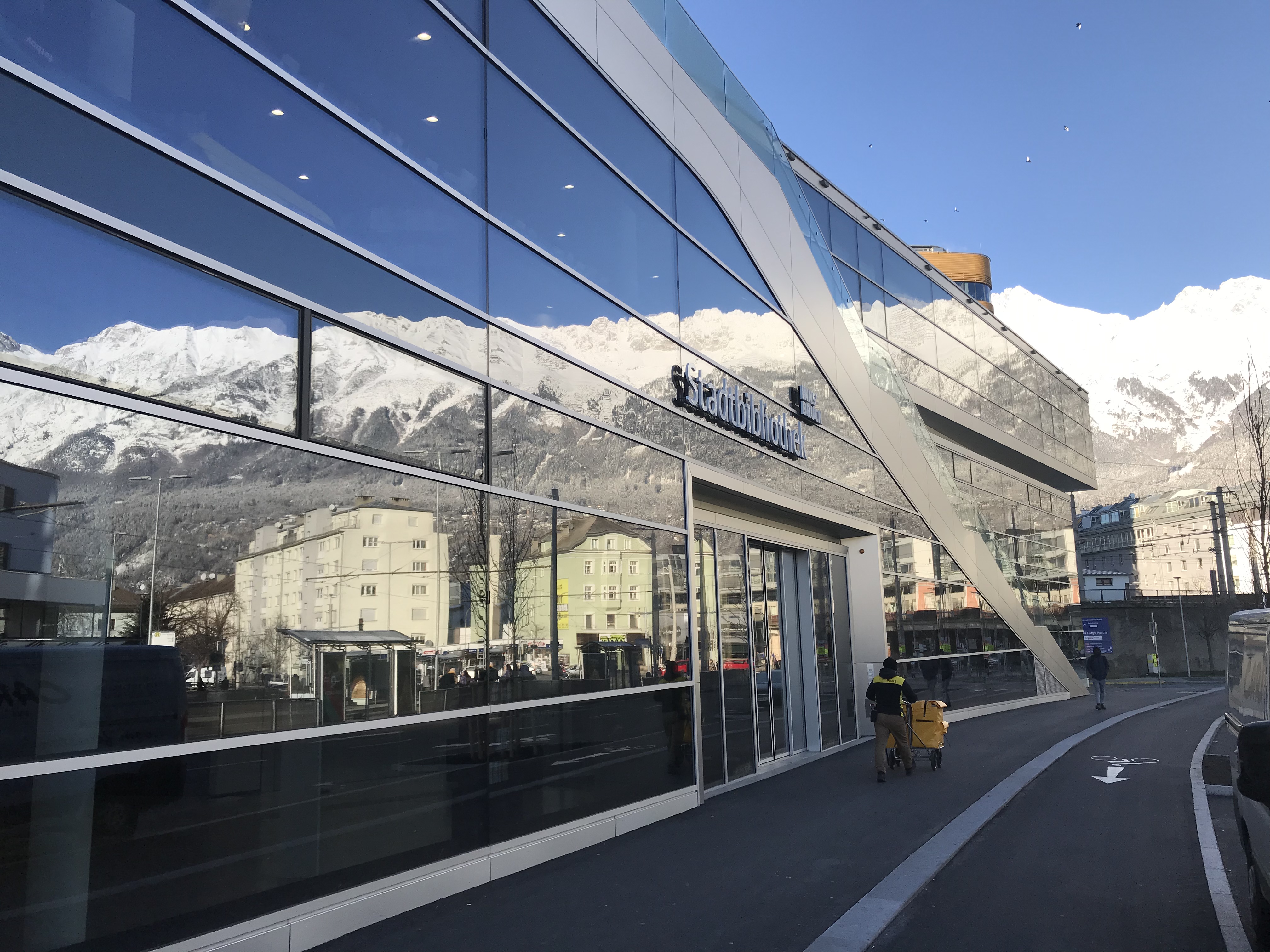 Die Stadtbibliothek Innsbruck geht mit dem erweiterten digitalen Angebot gezielt auf die Wünsche der LeserInnen ein.