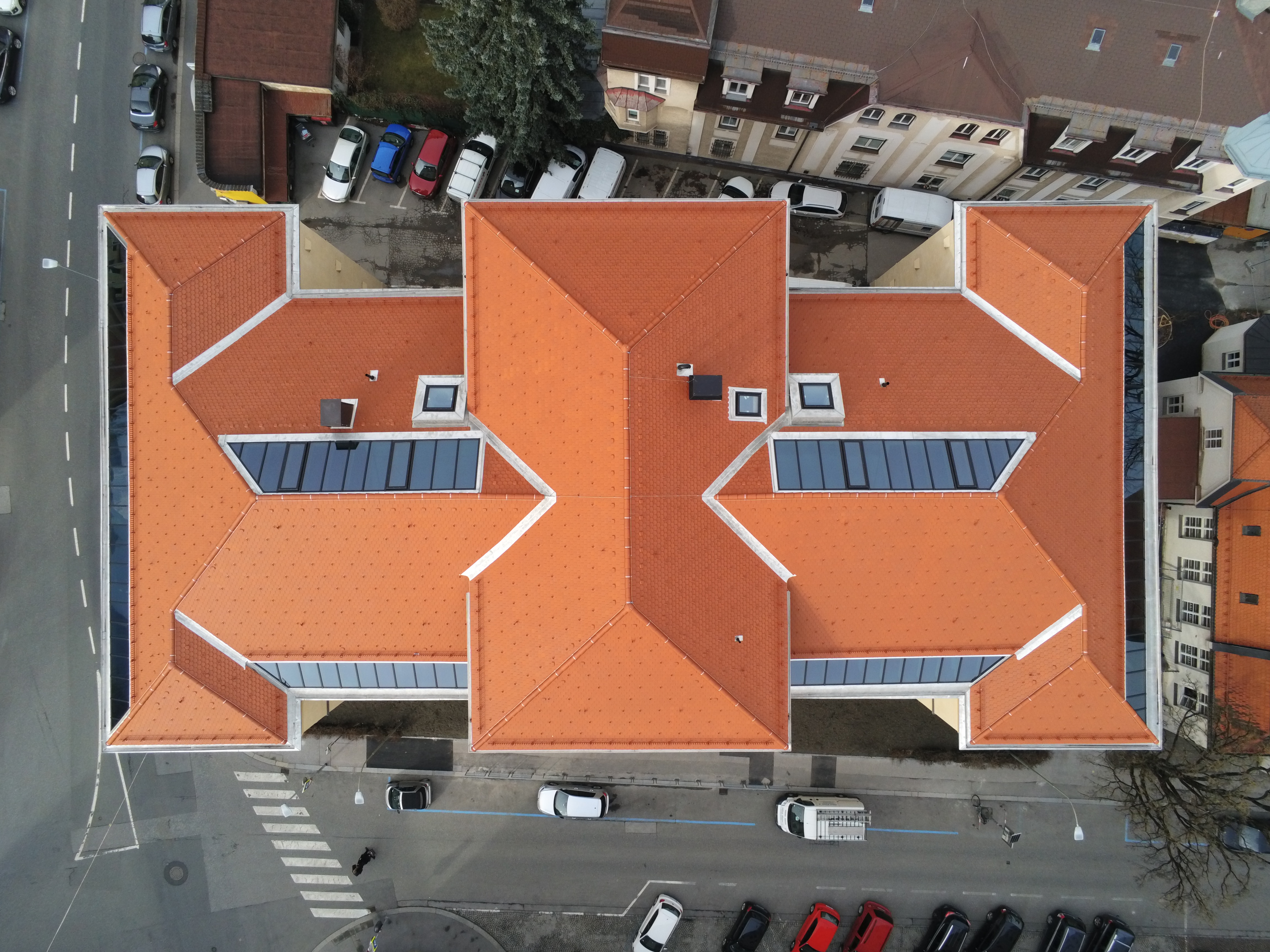 Bis 18. Feber steht die Einschreibung in die neun städtischen Mittelschulen (hier der Bildungscampus Wilten von oben) und in die Polytechnische Schule am Stundenplan.