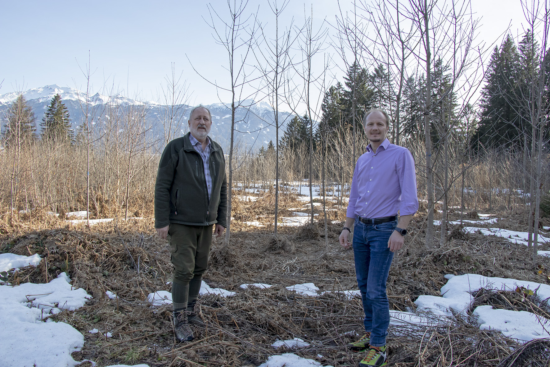 Förster Kurt Pröller (Amt für Wald und Natur, l.) und Vizebürgermeister Johannes Anzengruber verschafften sich einen Überblick vom KlimaTop am Brunellboden.