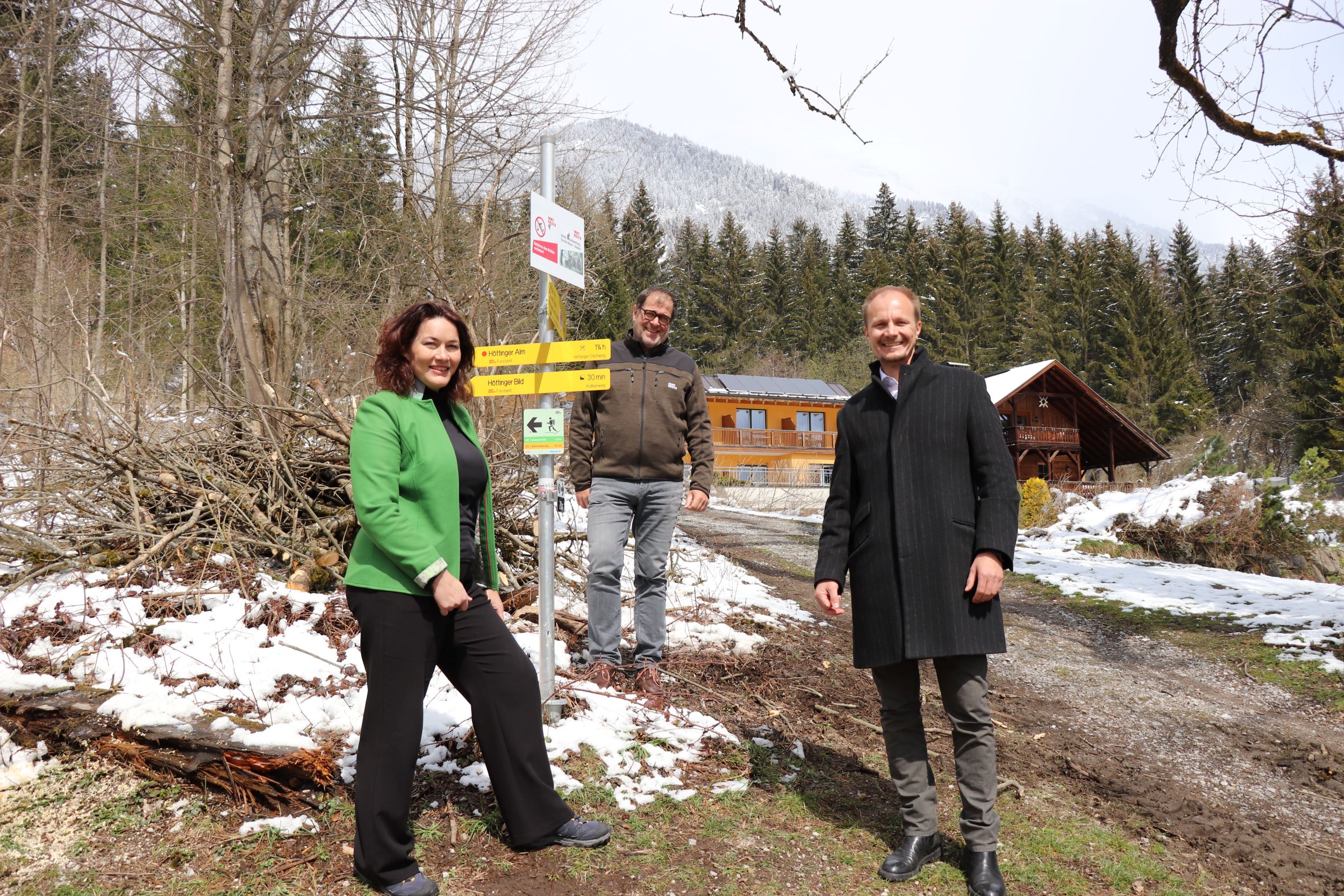 Präsentieren das neue Ranger-Konzept: Landeshauptmann-Stellvertreterin Ingrid Felipe, Andreas Wildauer (Amt für Wald und Natur) und Vizebürgermeister Johannes Anzengruber.