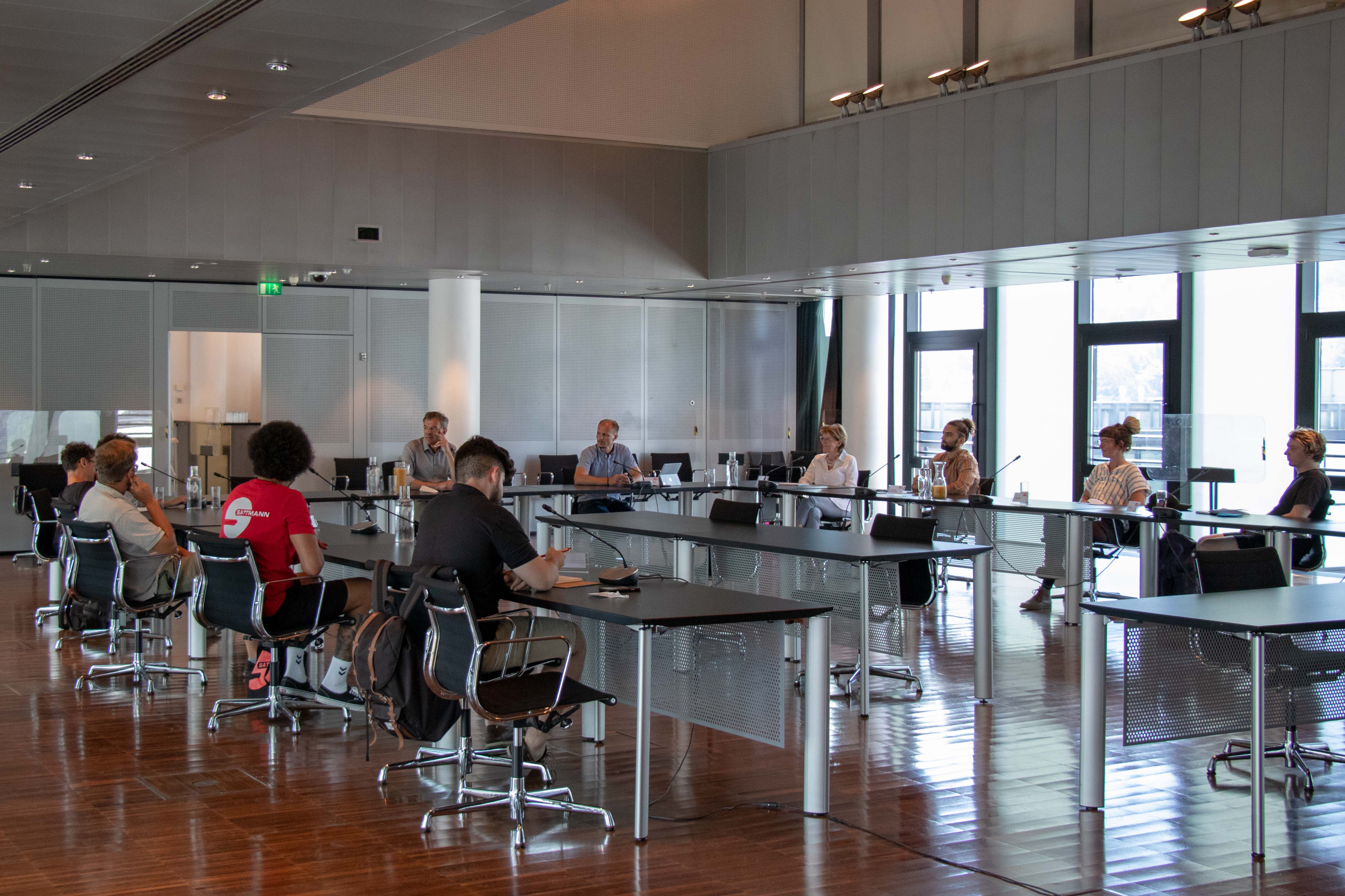 Im Zuge des Gesprächs mit den Beteiligten und Verantwortlichen der Stadt wurde konstruktiv nach Alternativen gesucht und die nächsten Schritte fixiert.