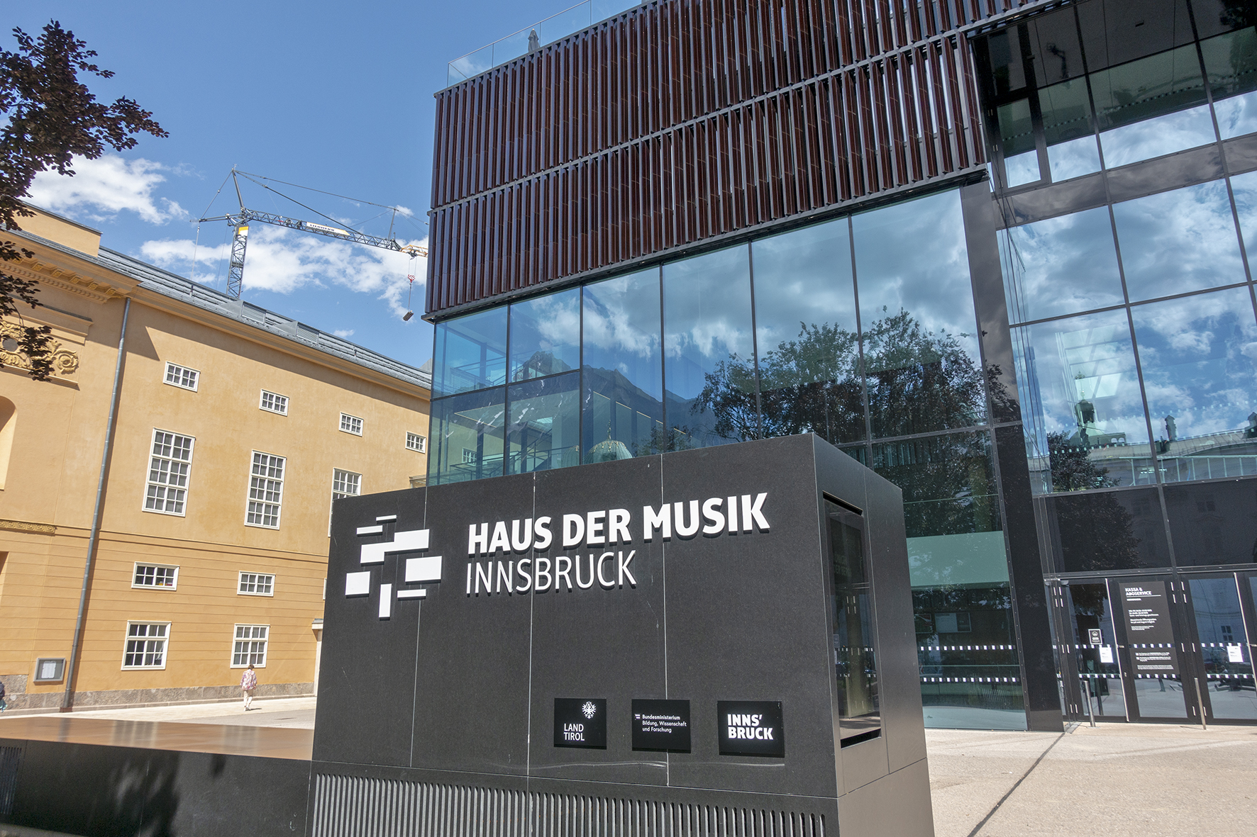 Der Bereich vor dem Haus der Musik Innsbruck und dem Landestheater soll eine neues Gesicht bekommen.