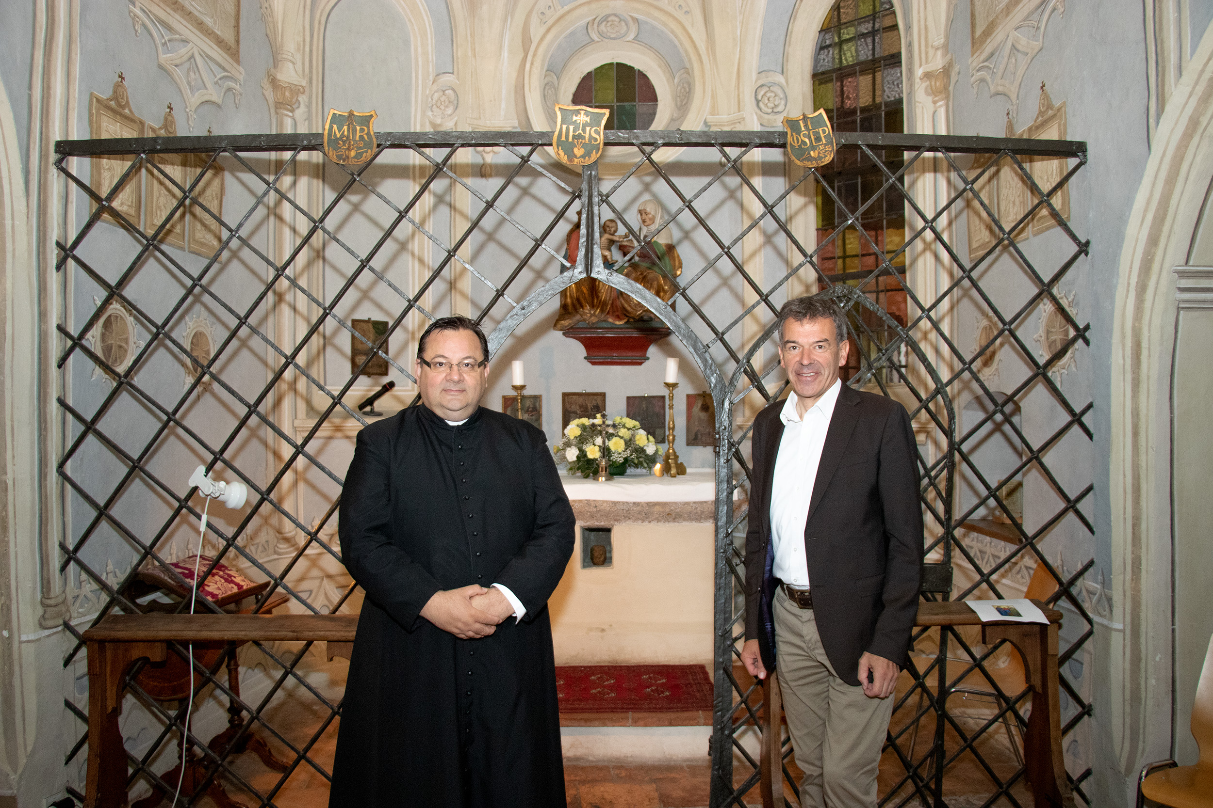 Bürgermeister Georg Willi und Pfarrer Marek Ciesielski waren sehr erfreut, dass am 26. Juli 2021 die traditionelle Annamesse nach einjähriger coronabedingter Pause in der Annakapelle in der Weiherburg wieder stattfinden konnte. Die Jahrhunderte alte Tradition wird in Erfüllung des Gelöbnisses von 1704 zum Dank für den Abzug der bayrischen Truppen am 26. Juli 1703 abgehalten.