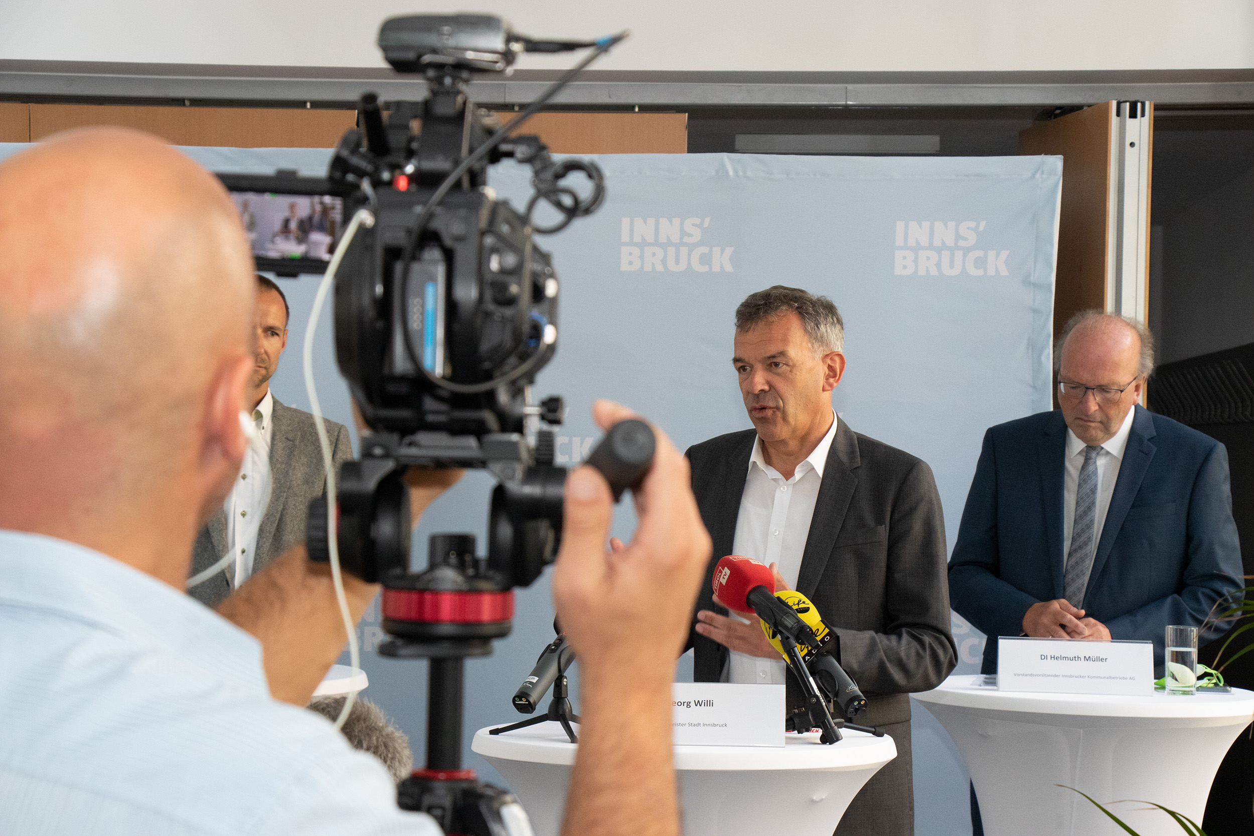 Beim Pressegespräch stellten Bürgermeister Georg Willi, Stadträtin Uschi Schwarzl und weitere Beteiligte die Klima-Mission vor.