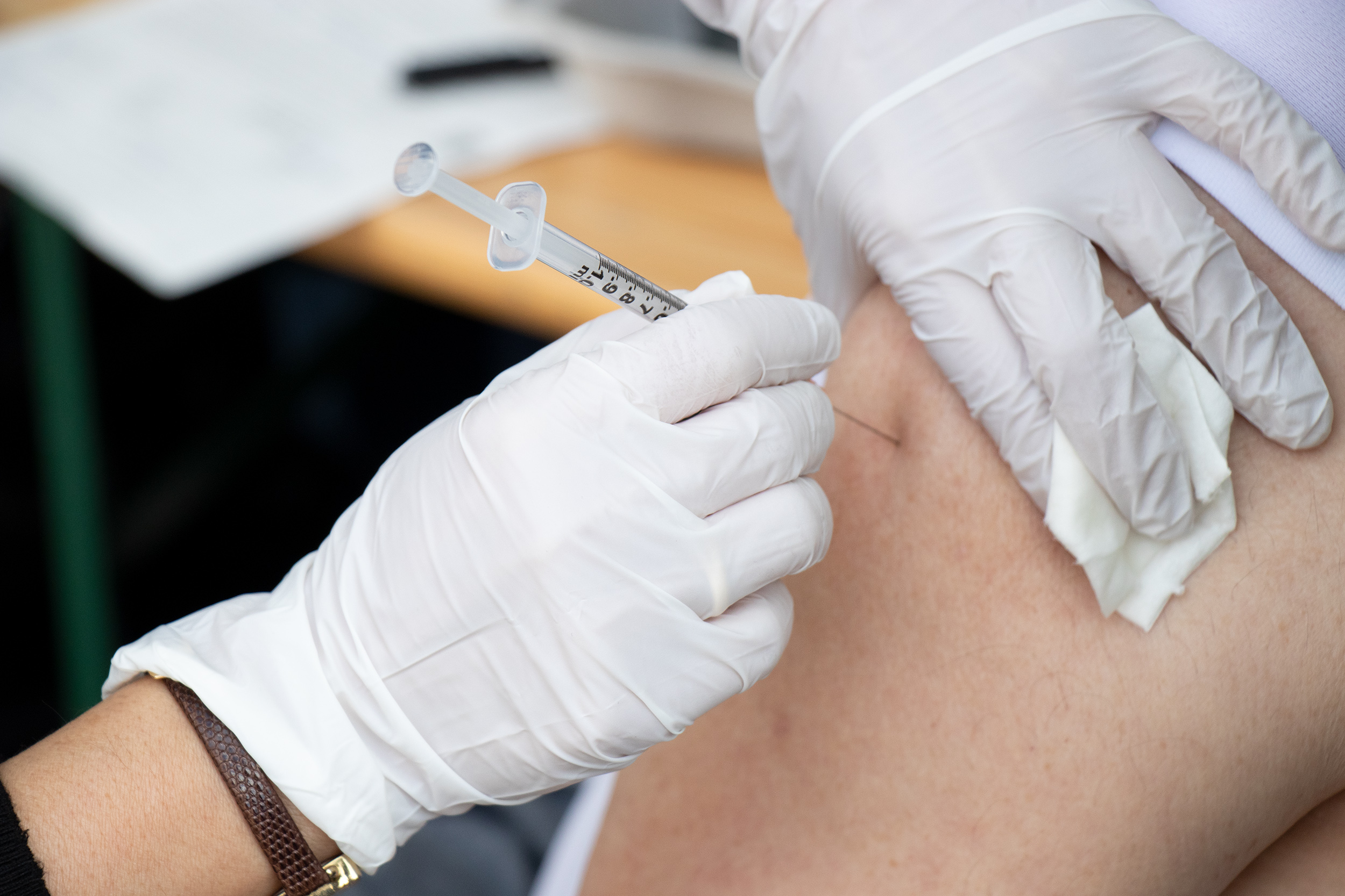 Ab 18. Oktober bekommen SeniorInnen ab 80 Jahren in der Innsbrucker Messe die Drittimpfung. Zuvor erhalten sie per Verständigungsbrief einen konkreten Impftermin.