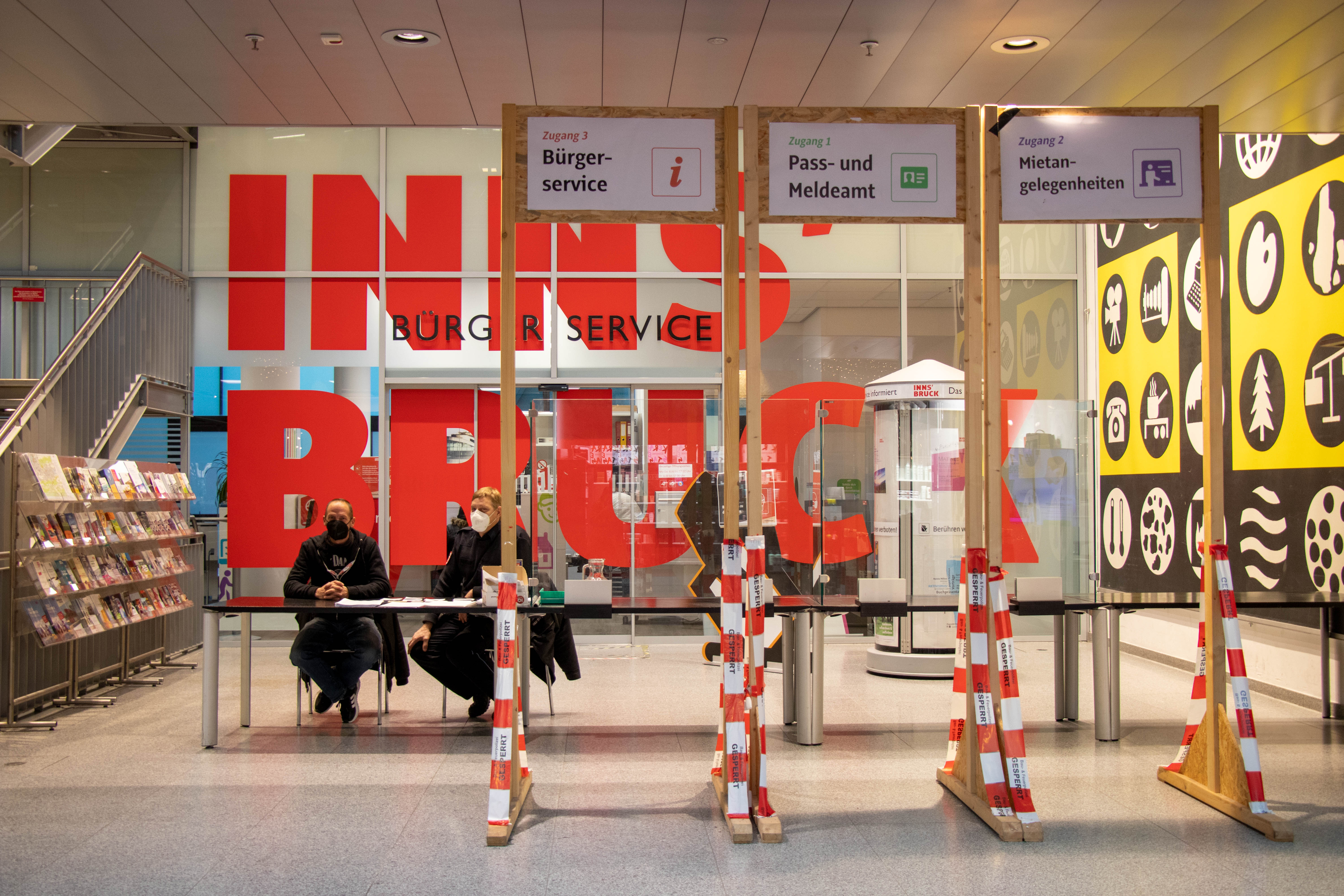 Coronabedingt wurde der Vorplatz des Bürgerservice entsprechend adaptiert.