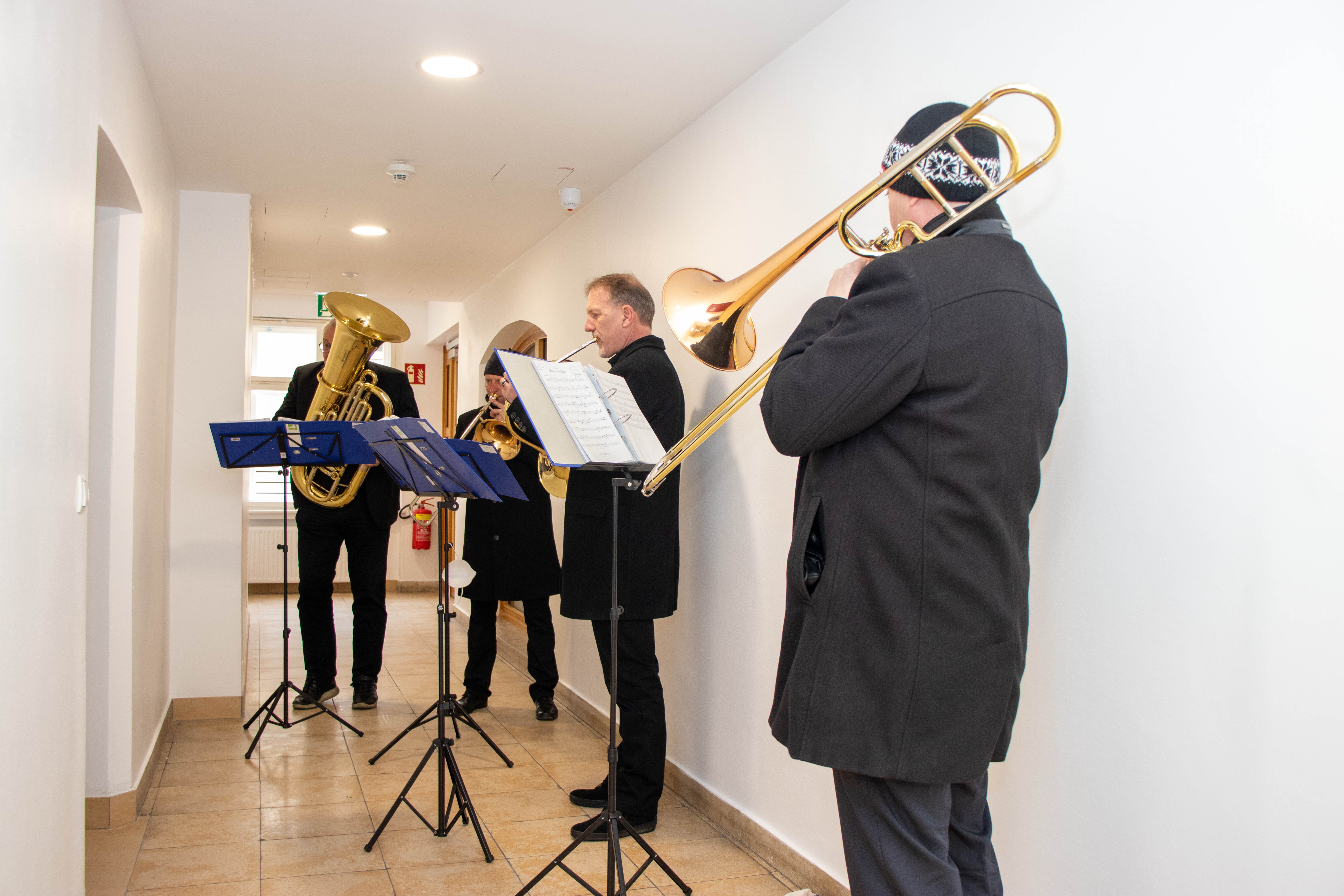 Musiker der städtischen Musikschule unter der Leitung von Direktor Wolfram Rosenberger (l.) sorgten für den feierlichen Rahmen.