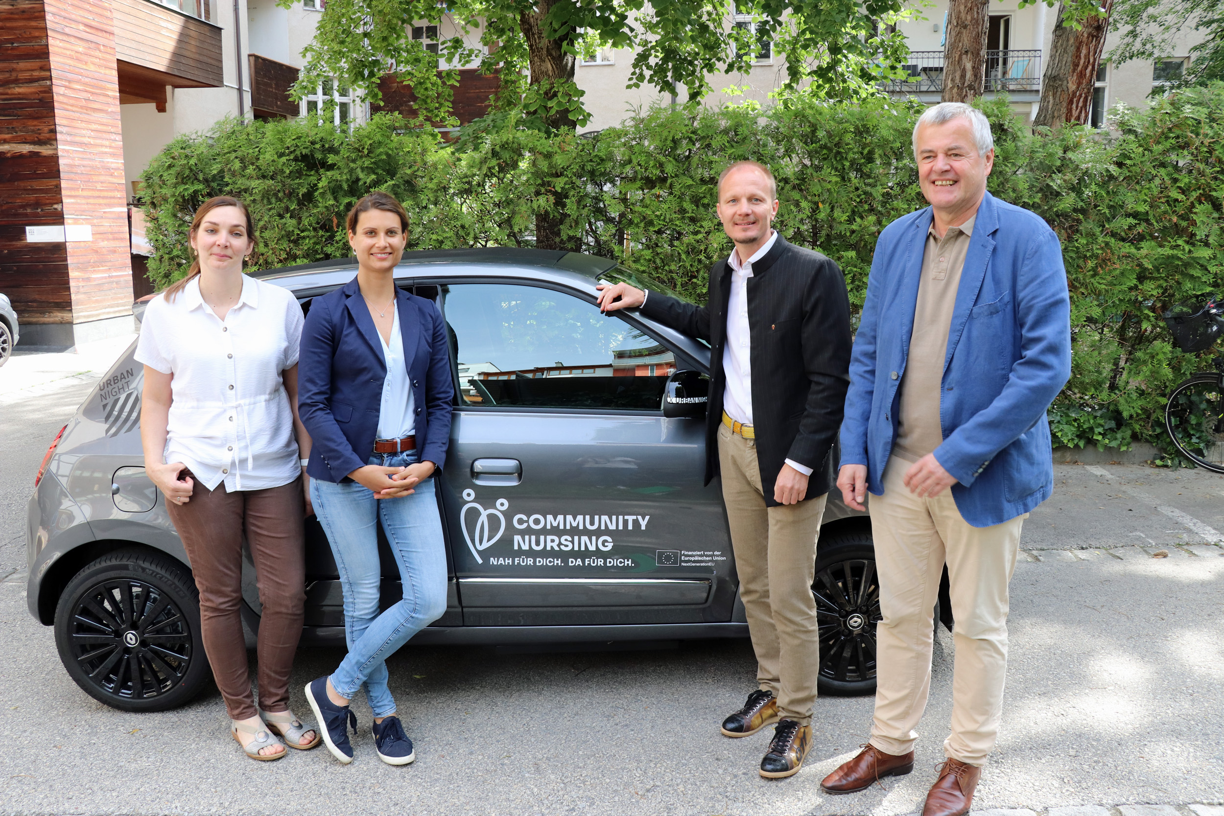 Community Nurse Verena Möschl, die Leiterin des „CommuNu“-Projekts, Nina Braun, Vizebürgermeister Johannes Anzengruber und ISD-Geschäftsführer Hubert Innerebner (v.l.) freuen sich über den Start des Pilotprojekts in Mühlau und Arzl.