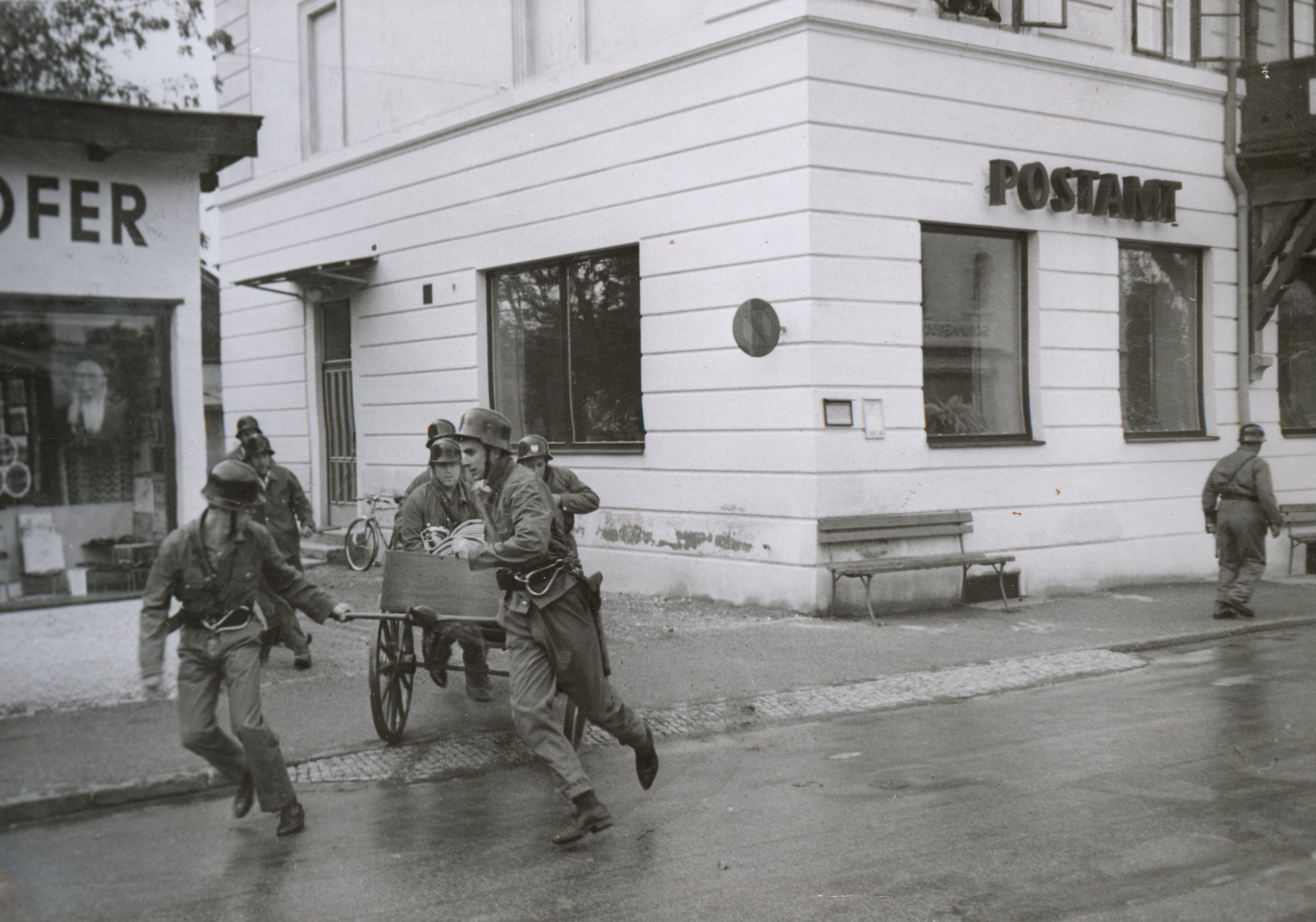 Die Ausstellung „Mit vollem Einsatz“ bietet bis 26. Oktober einen Streifzug durch 165 Jahre Innsbrucker Feuerwehrgeschichte.