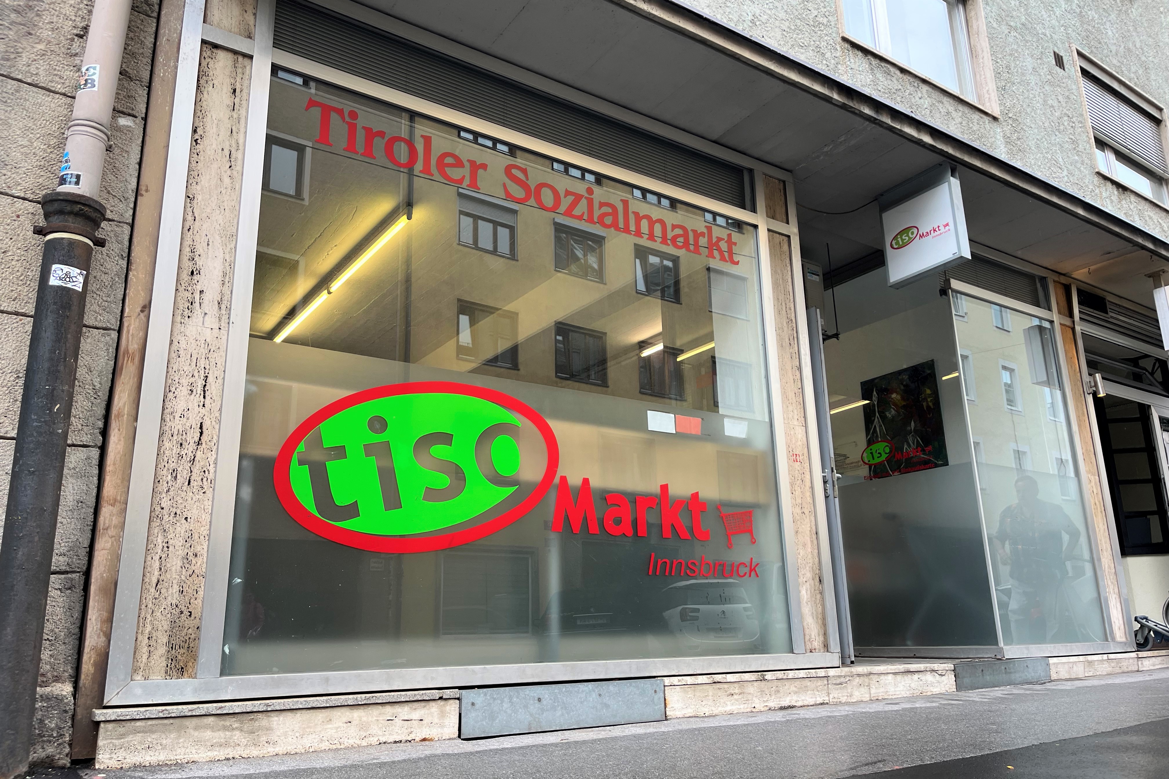 Im Tiroler Sozialmarkt „TISO“ in der Adamgasse 13-15 können Berechtigte günstig einkaufen.