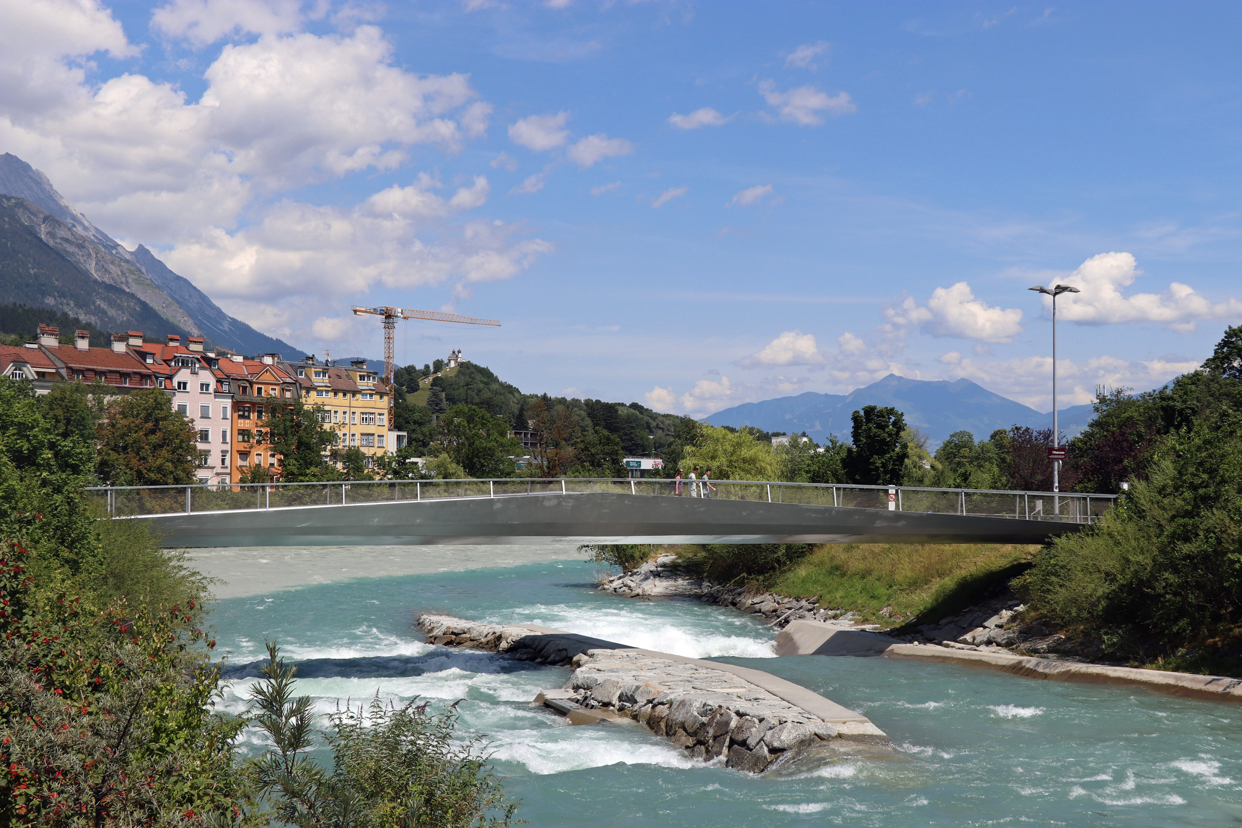 Wegen Instandsetzungsarbeiten an den Fahrbahnübergängen und dem Fahrbahnbelag ist eine Sperre der Fuß- und Radwegbrücke erforderlich.