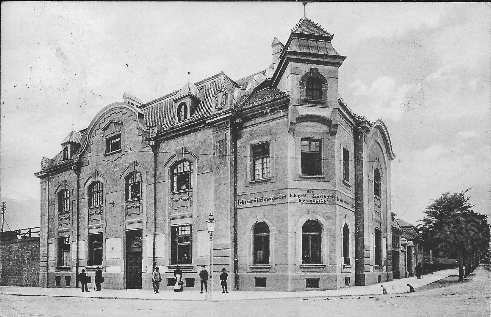 Das Lebensmittelmagazin der k. k. Südbahngesellschaft an der Ecke Brunecker-/
Museumstraße um 1908