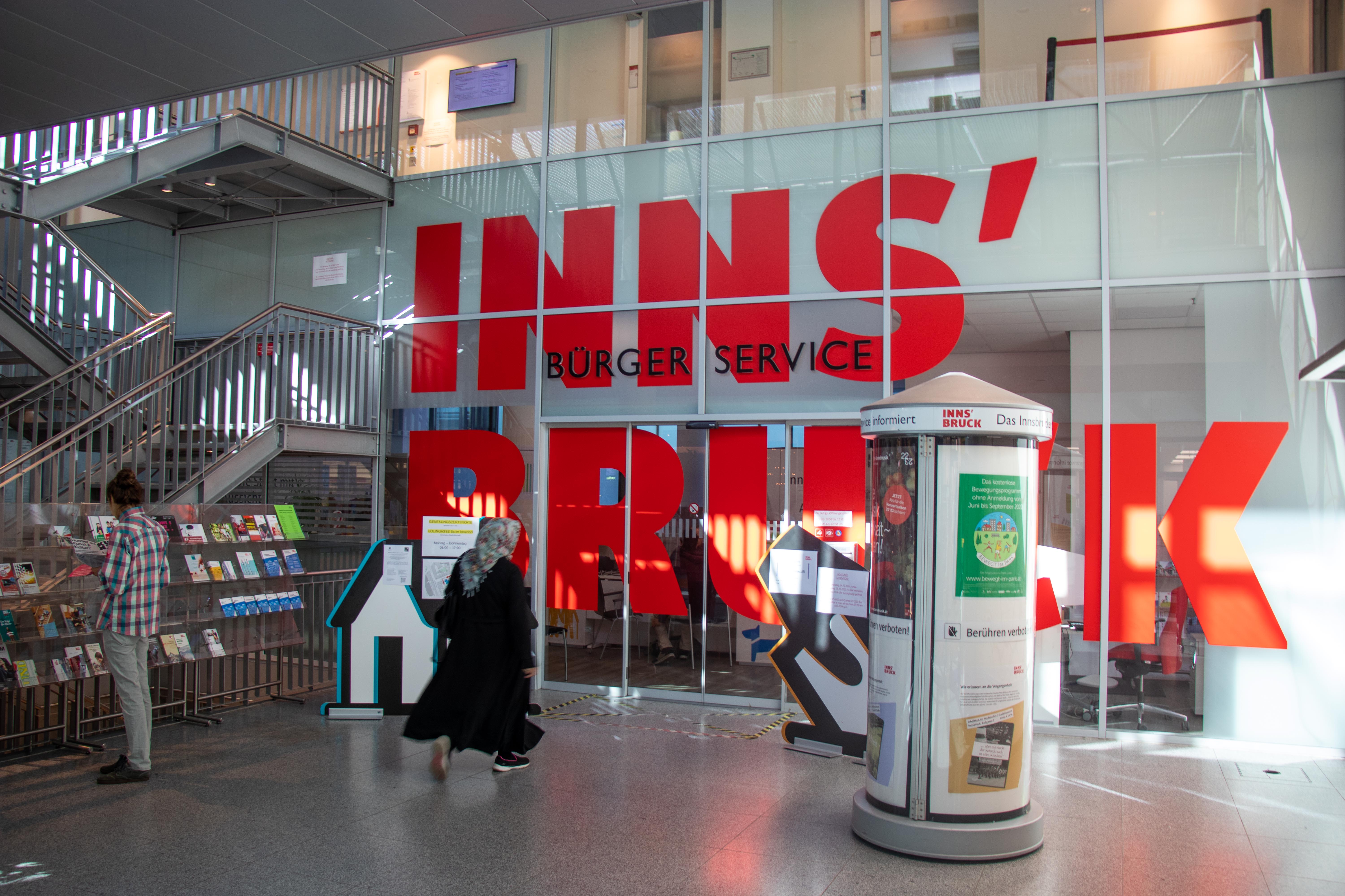 Künftig stehen im Bürgerservice in den RathausGalerien zwei städtische MitarbeiterInnen zum Thema Förderung mit Rat und Tat zur Seite.