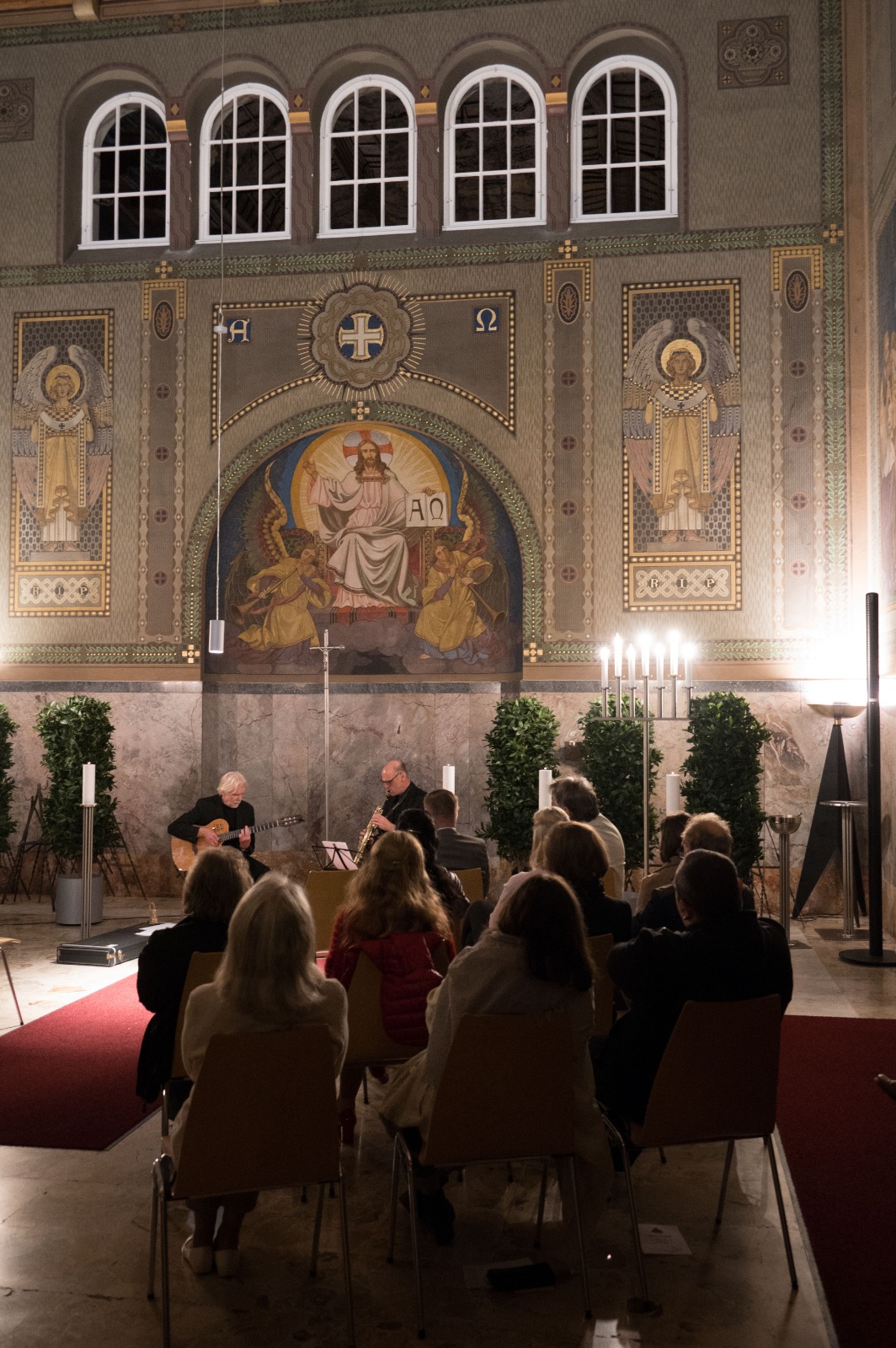Das neue Projekt „Quo Vadis Fundamentum“ startete am 20. Oktober mit einer Lesung von Bernadette Abendstein in der Einsegnungshalle am Ostfriedhof. Sie las Gedanken von Edith Stein. Musikalisch untermalt wurde der Abend durch das Duo "Reeds & Strings" (Walter Tolloy und Markus Geyr). Bei dieser überkonfessionellen Veranstaltung werden Gedanken verstorbener, besonderer Persönlichkeiten wie Bertha von Suttner, Marie von Ebner-Eschenbach, Mahatma Gandhi oder Charlie Chaplin vorgestellt. Die Reihe wird 2023 fortgesetzt.