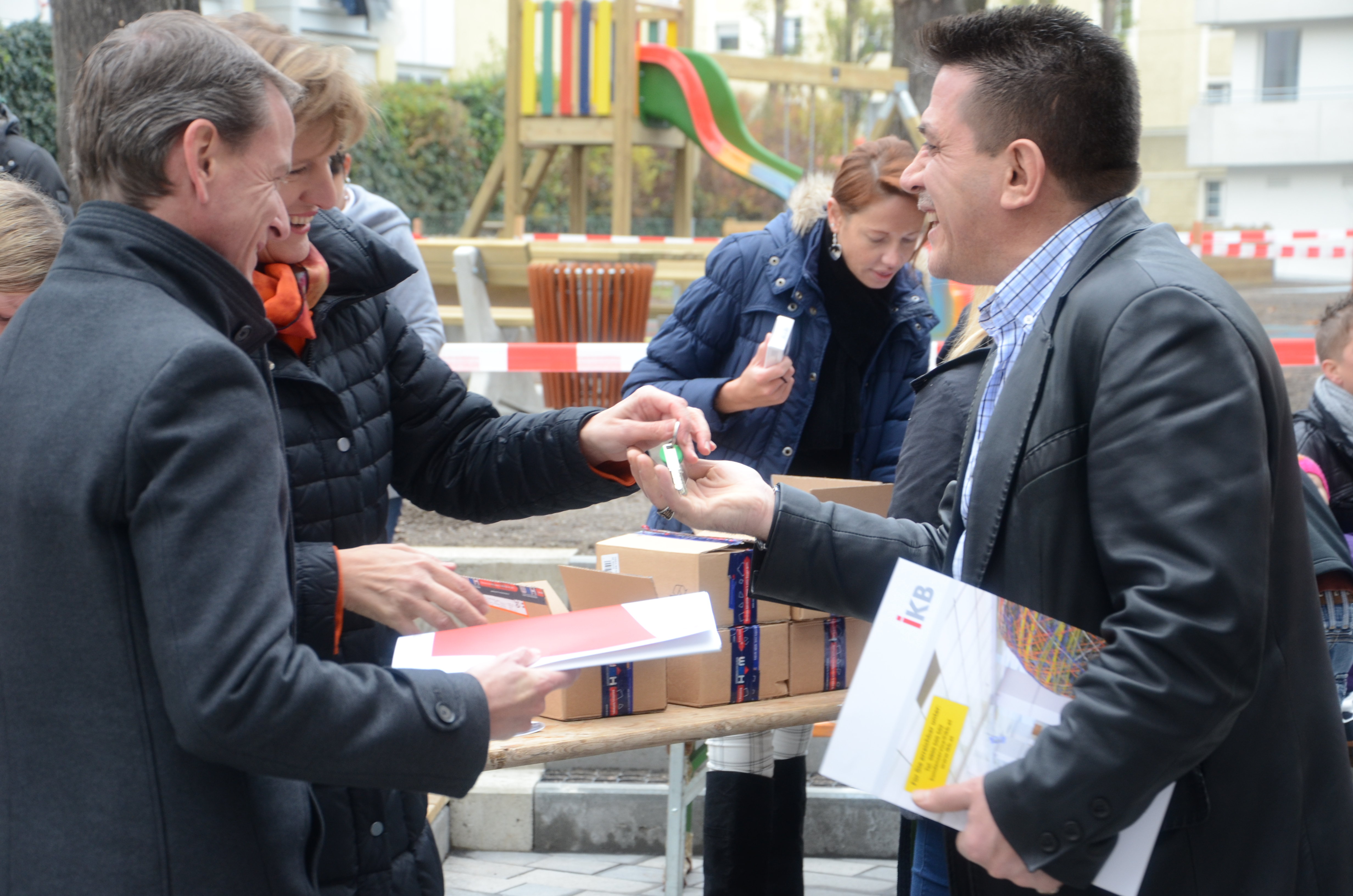 Schlüsselübergabe der neuen Wohnanlage in der Sebastian-Scheel-Straße