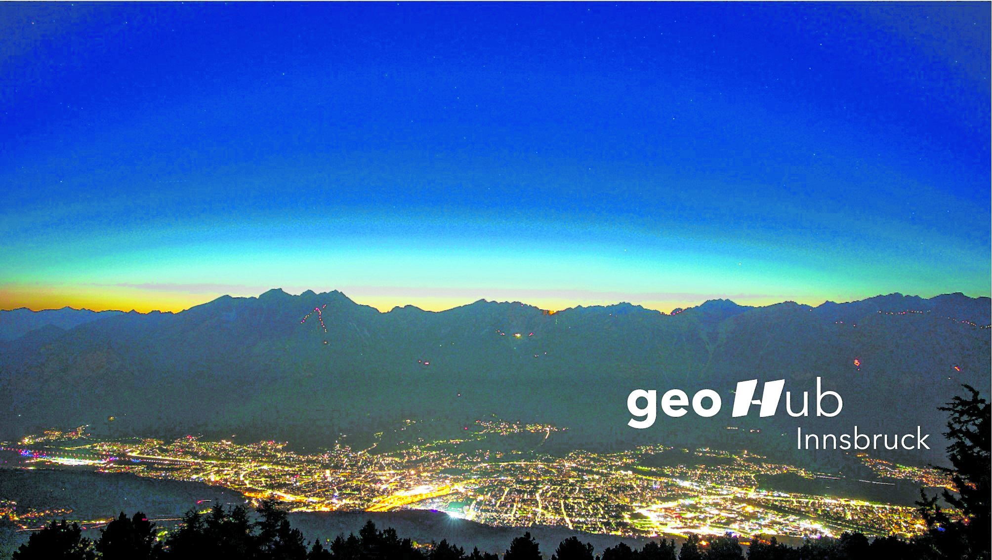 Dieses Foto von Innsbruck bei Nacht, Hintergrundbild der Startseite des geoHub, ist vielen UserInnen des Geoportals bestens bekannt.