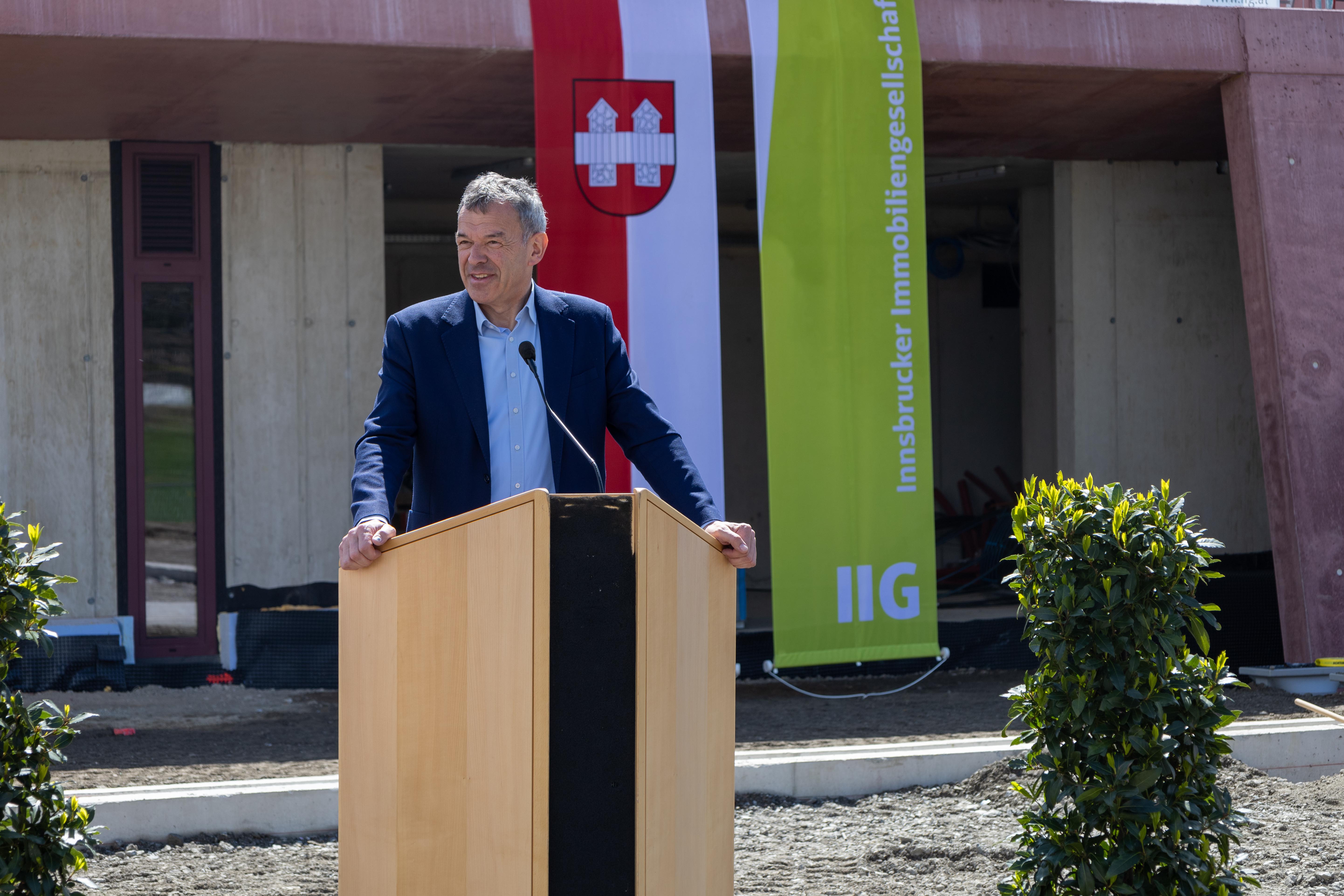 Bürgermeister Georg Willi lobte die rasche Durchführung und blickt der Eröffnung im Herbst 2023 entgegen.