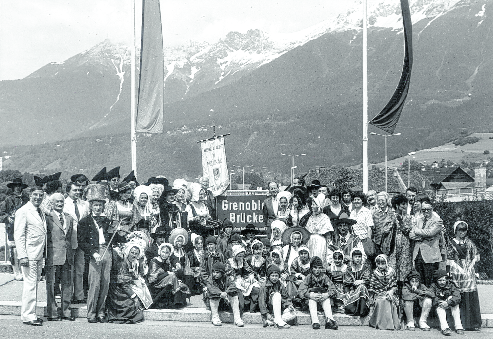 Eine Delegation aus Grenoble bei der Taufe der neuen „Grenobler Brücke“