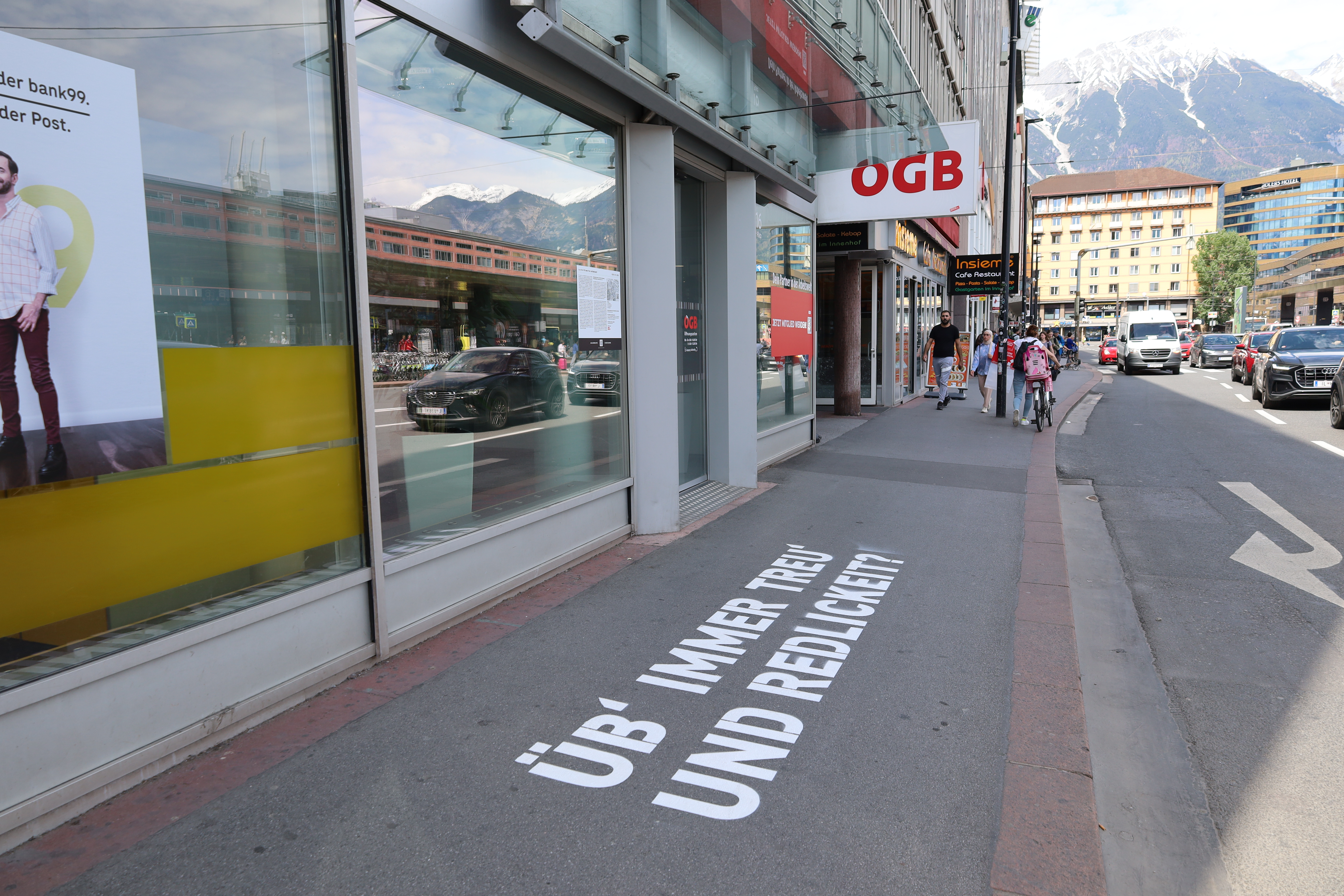 Auch am Südtiroler Platz erinnert nun eine Station an den Standort des ehemaligen Polizeigefängnisses (1936-43). Hier befindet sich heute ein Neubau.