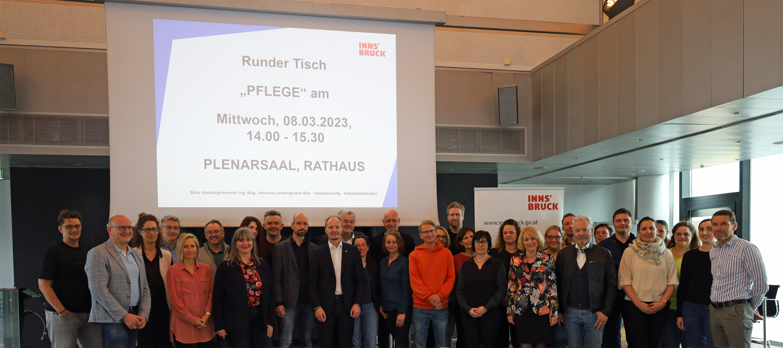 Beim Runden Tisch "Pflege" verständigten sich die TeilnehmerInnen darauf, an einer Leitlinie zur Zukunft der Pflege mitzuwirken.