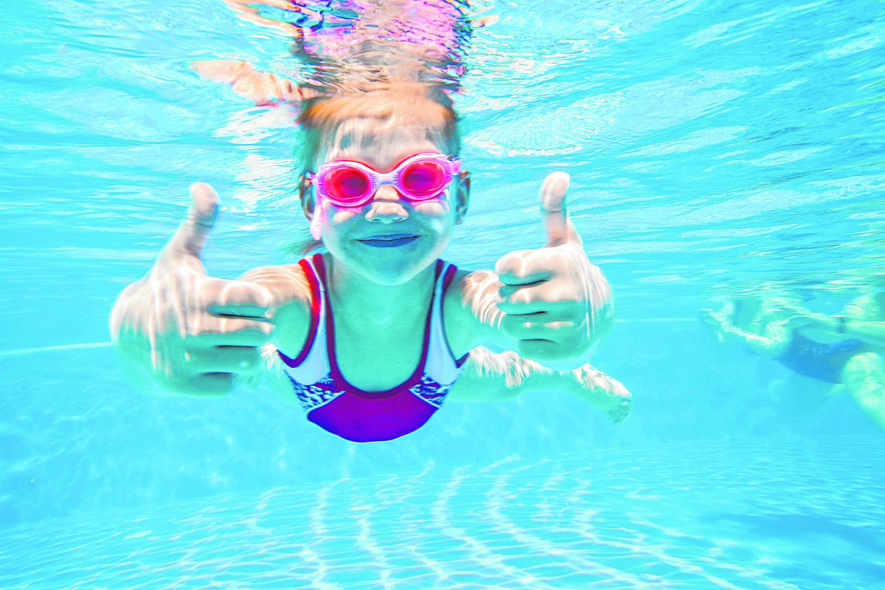 Die Stadt Innsbruck fördert Schwimmkurse für Kinder. Auch kostenlose Deutschkurse werden im Sommer angeboten.