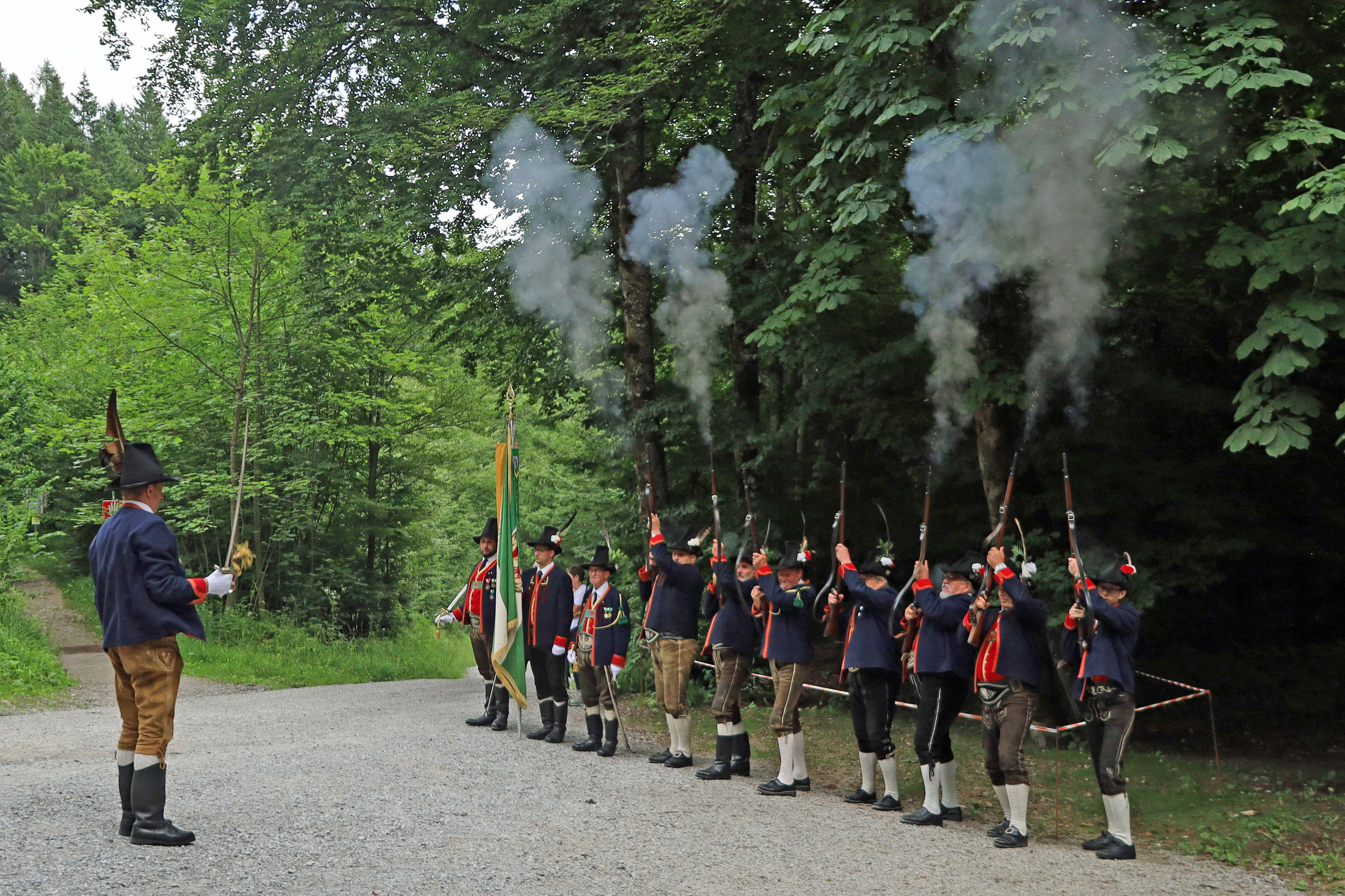 Die Schützenkompanie Hötting feuerte eine Salve ab.