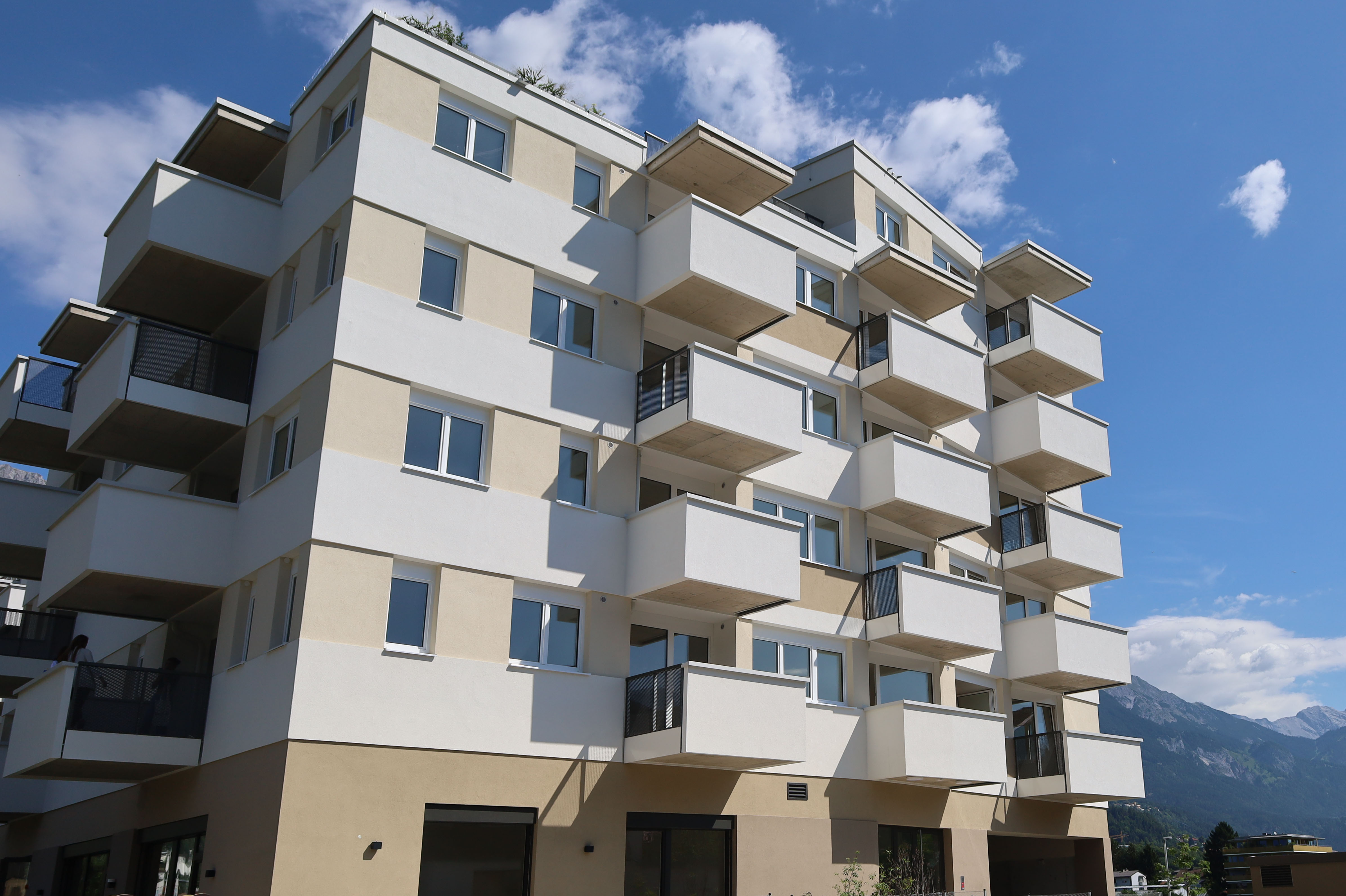 Der Neubau bietet Platz für 27 Wohnungen und eine Kinderkrippe.