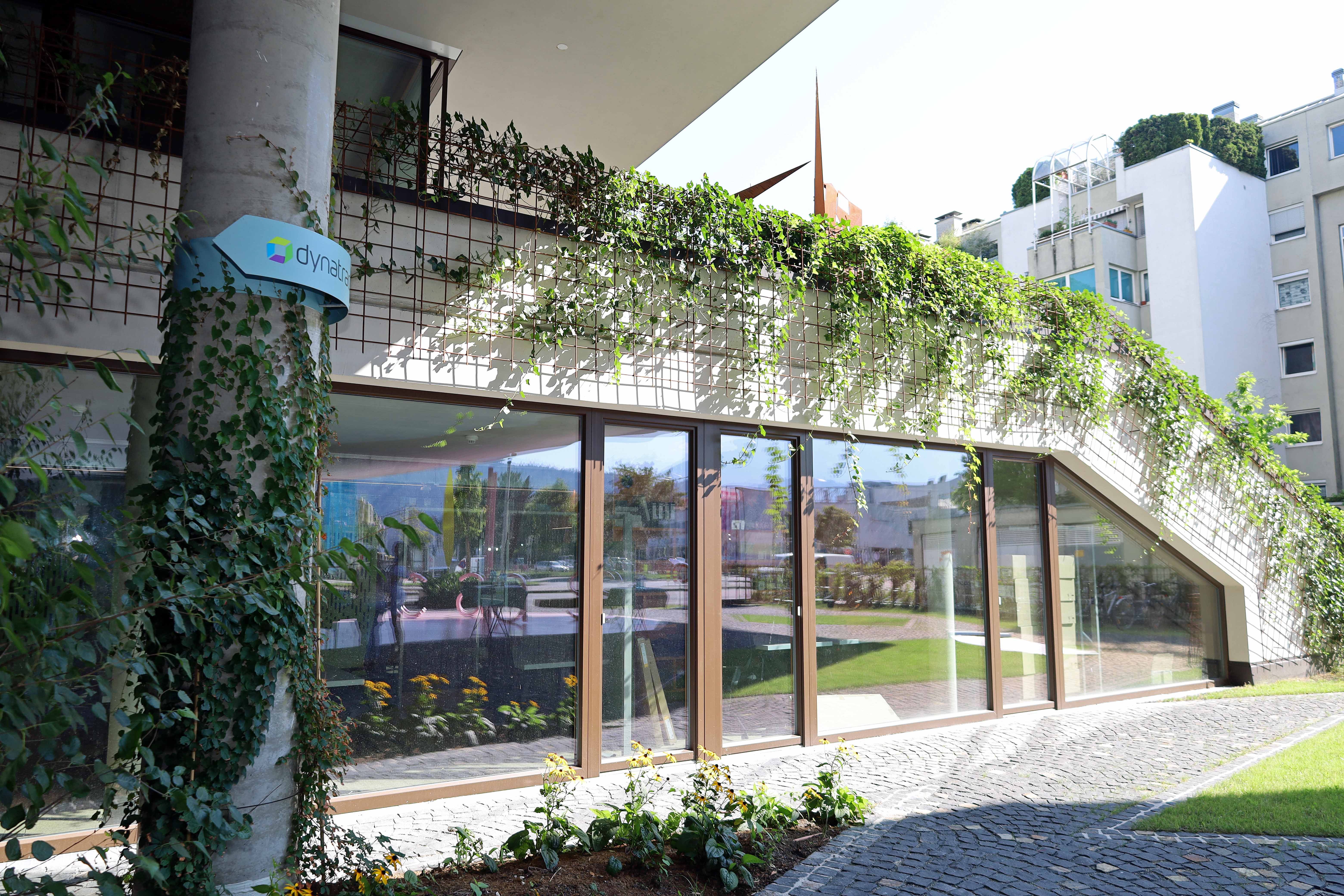 Die gesamte Anlage ist einladend begrünt.