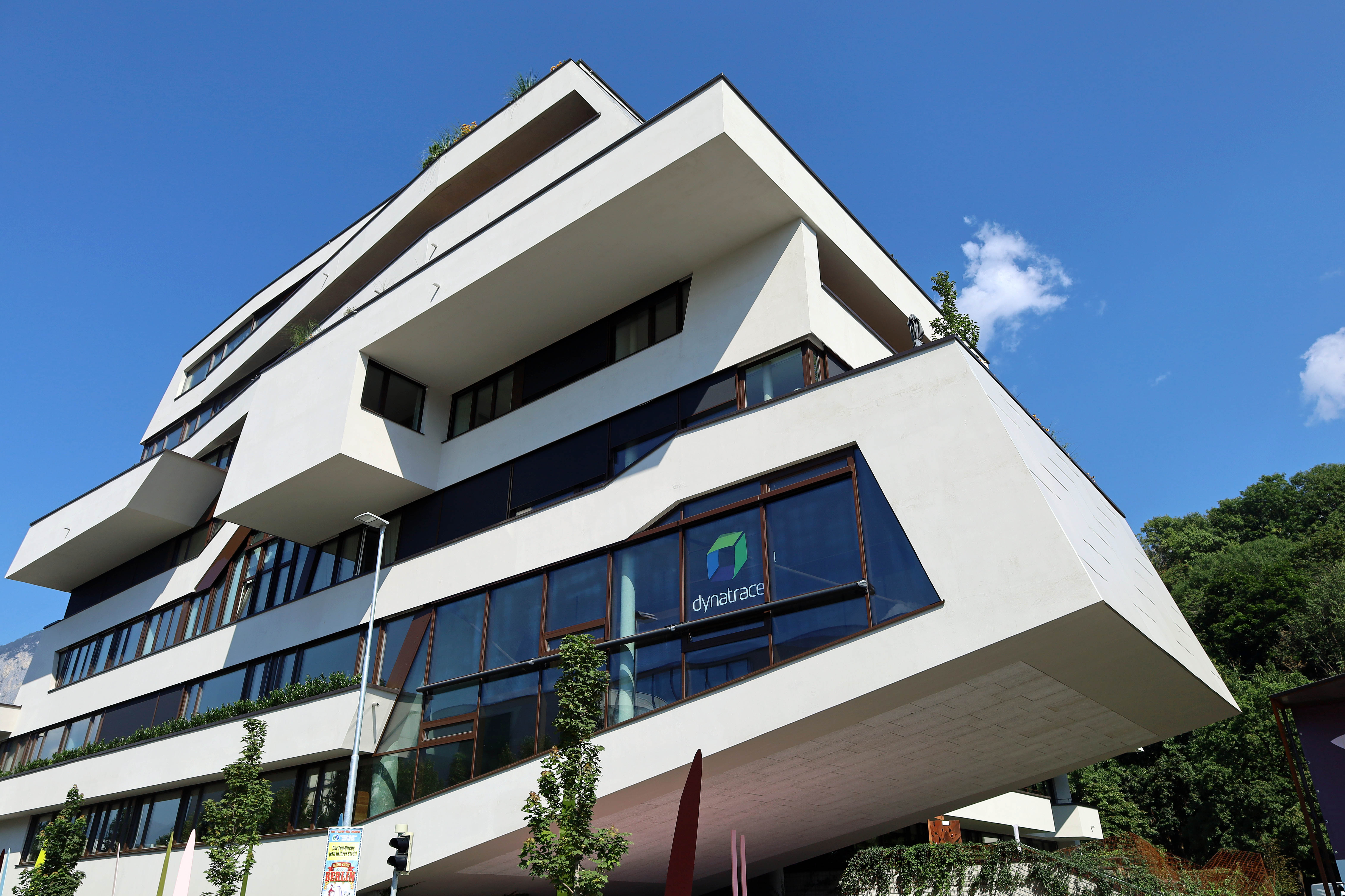 Das siebenstöckige Gebäude wurde in Niedrigenergiebauweise errichtet.