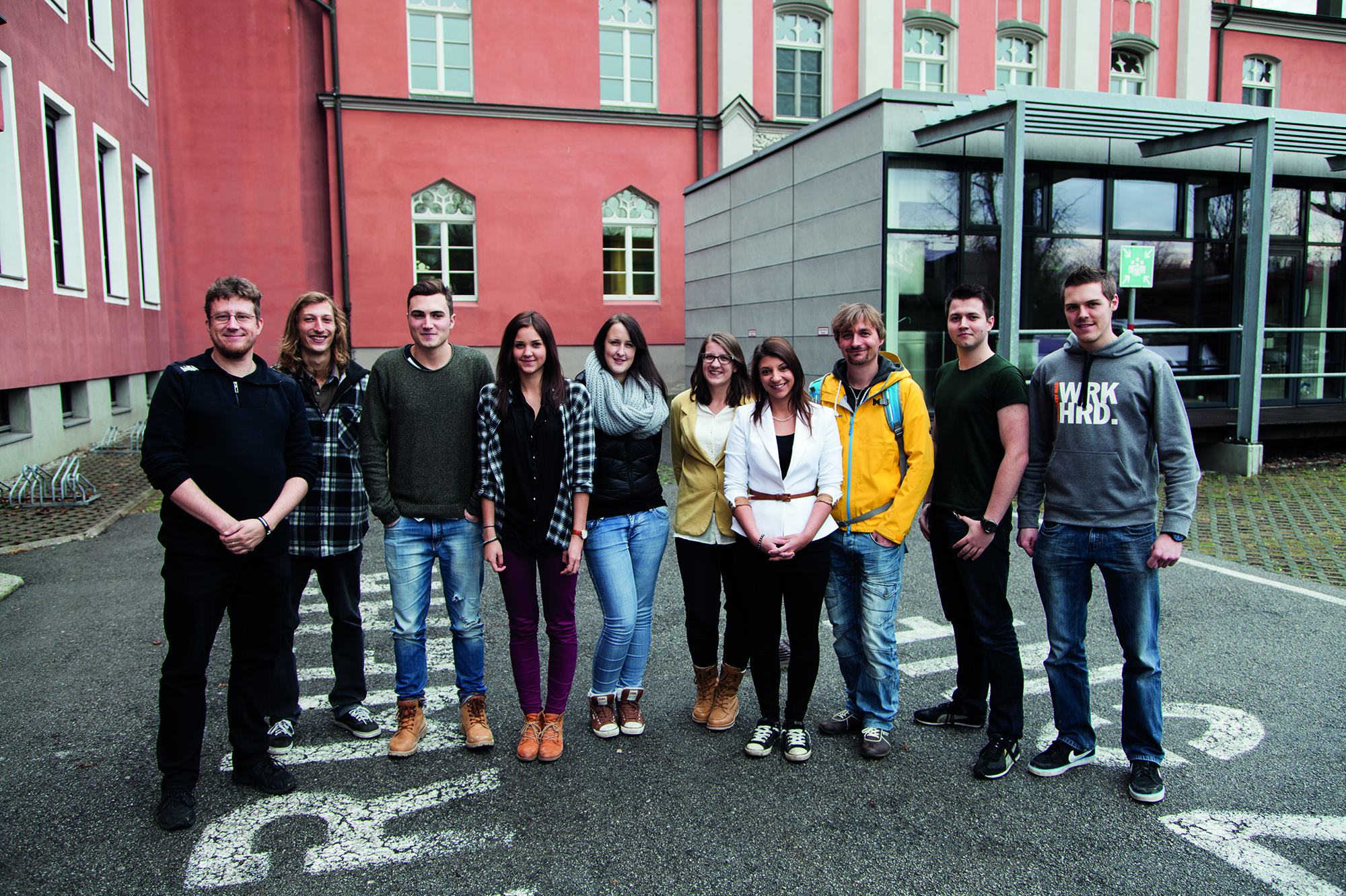 Die vierte Klasse „Grafische Berufe“ der Tiroler Fachberufsschule St. Nikolaus präsentierte im Dezember die im Rahmen ihres Abschlussprojektes erbrachten Leistungen vor VertreterInnen der Stadt, der Tiroler Landesumweltanwaltschaft und des Landesschulrates.