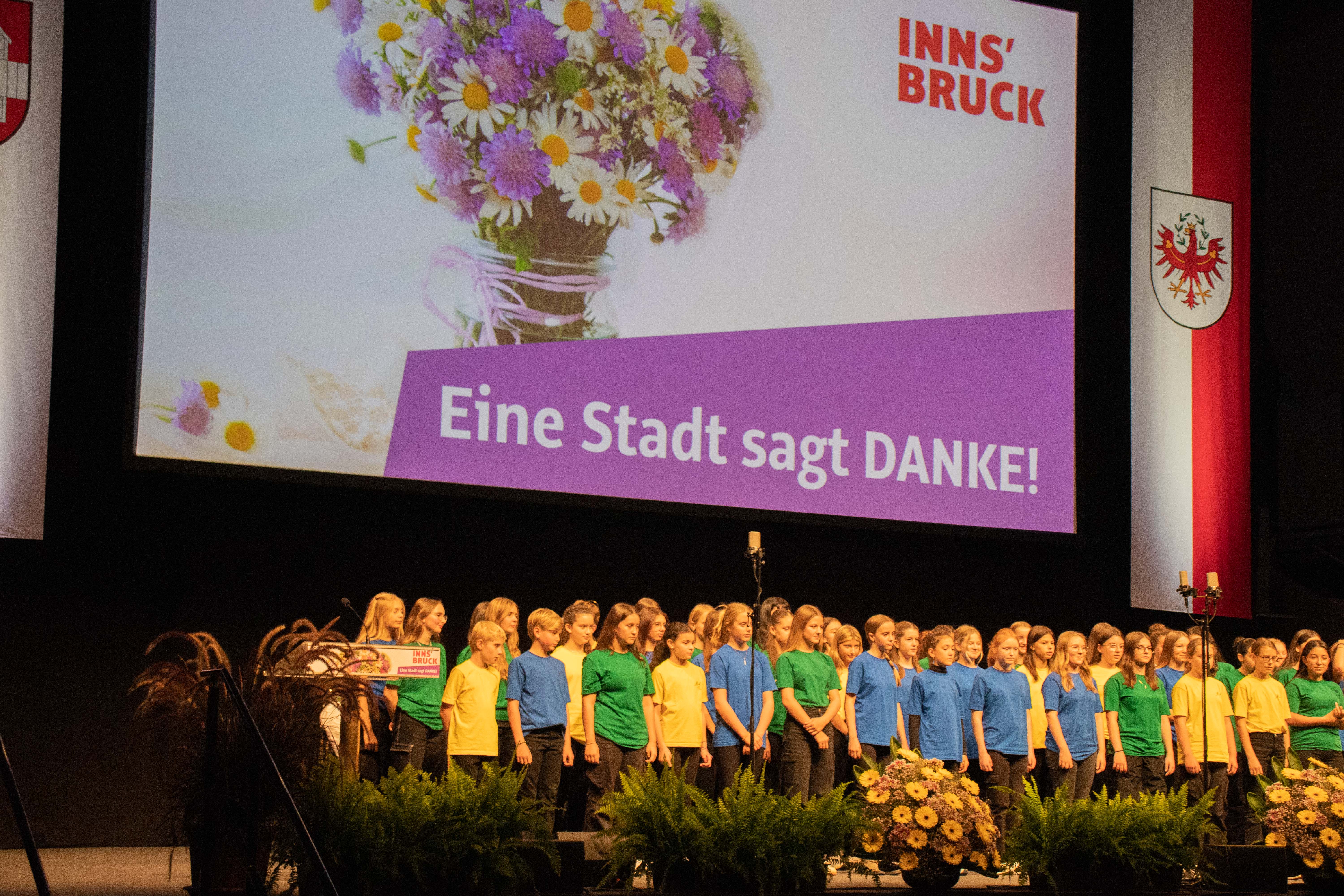 Der Kinderchor der Musikmittelschule O-Dorf untermalte die Feier gesanglich.
