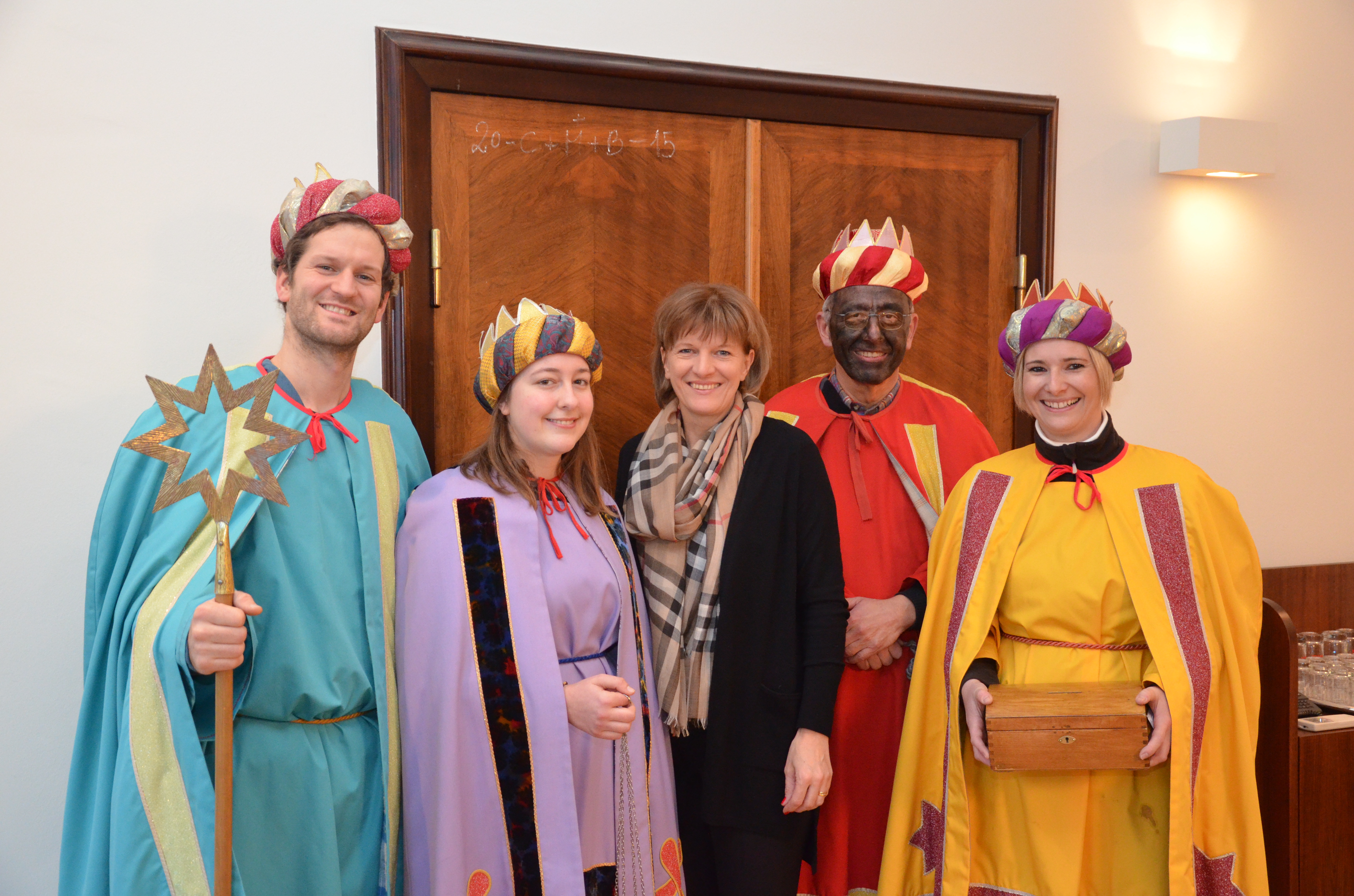 Die Heiligen drei Könige statteten der Bürgermeisterin der Stadt Innsbruck einen Besuch ab. Ein Ständchen gab es von den Sternsingern aus der Dompfarre auch.