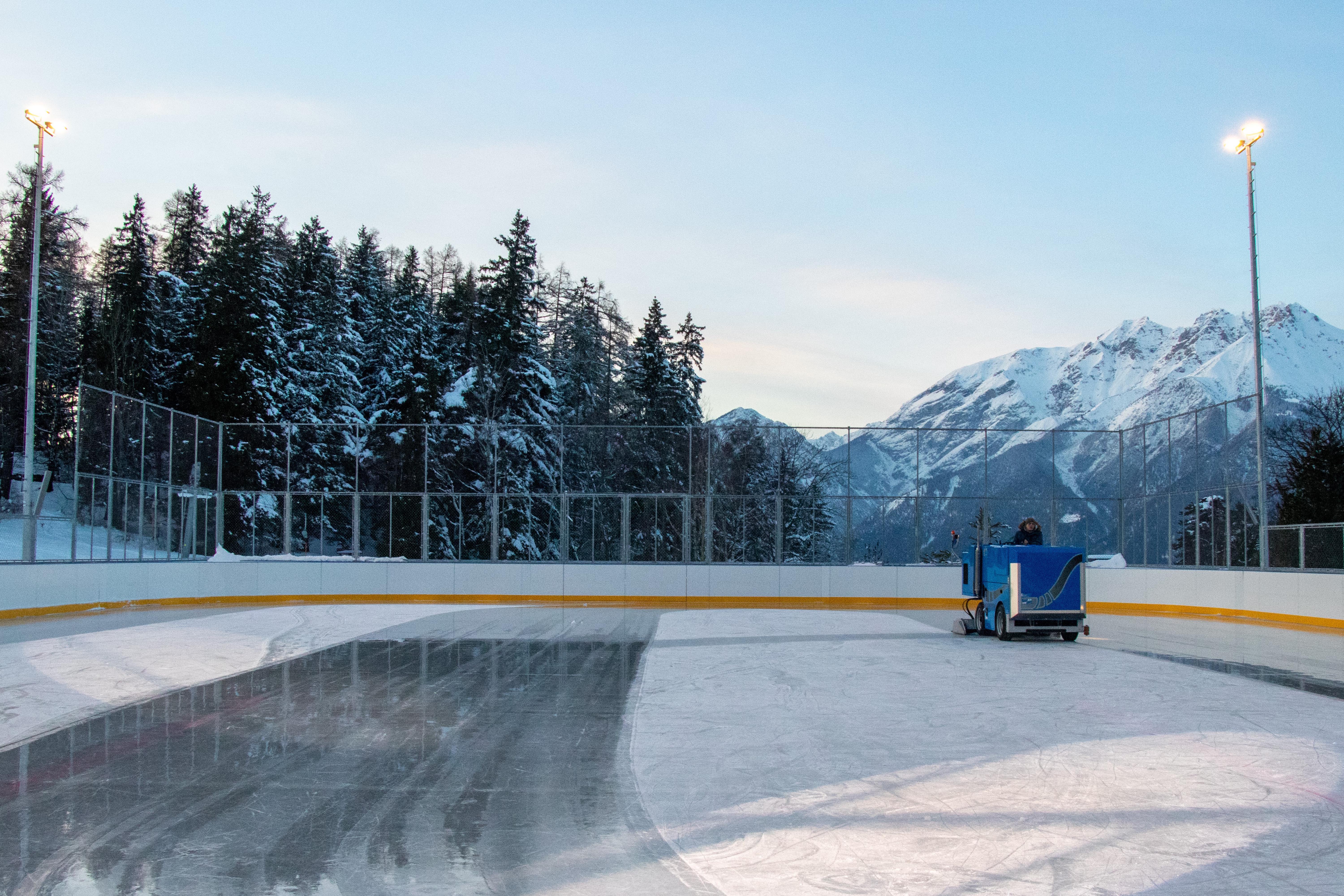 Die neue Kunsteisfläche Igls hat wie alle städtischen Kunsteisplätze auch über die Weihnachtsferien geöffnet.