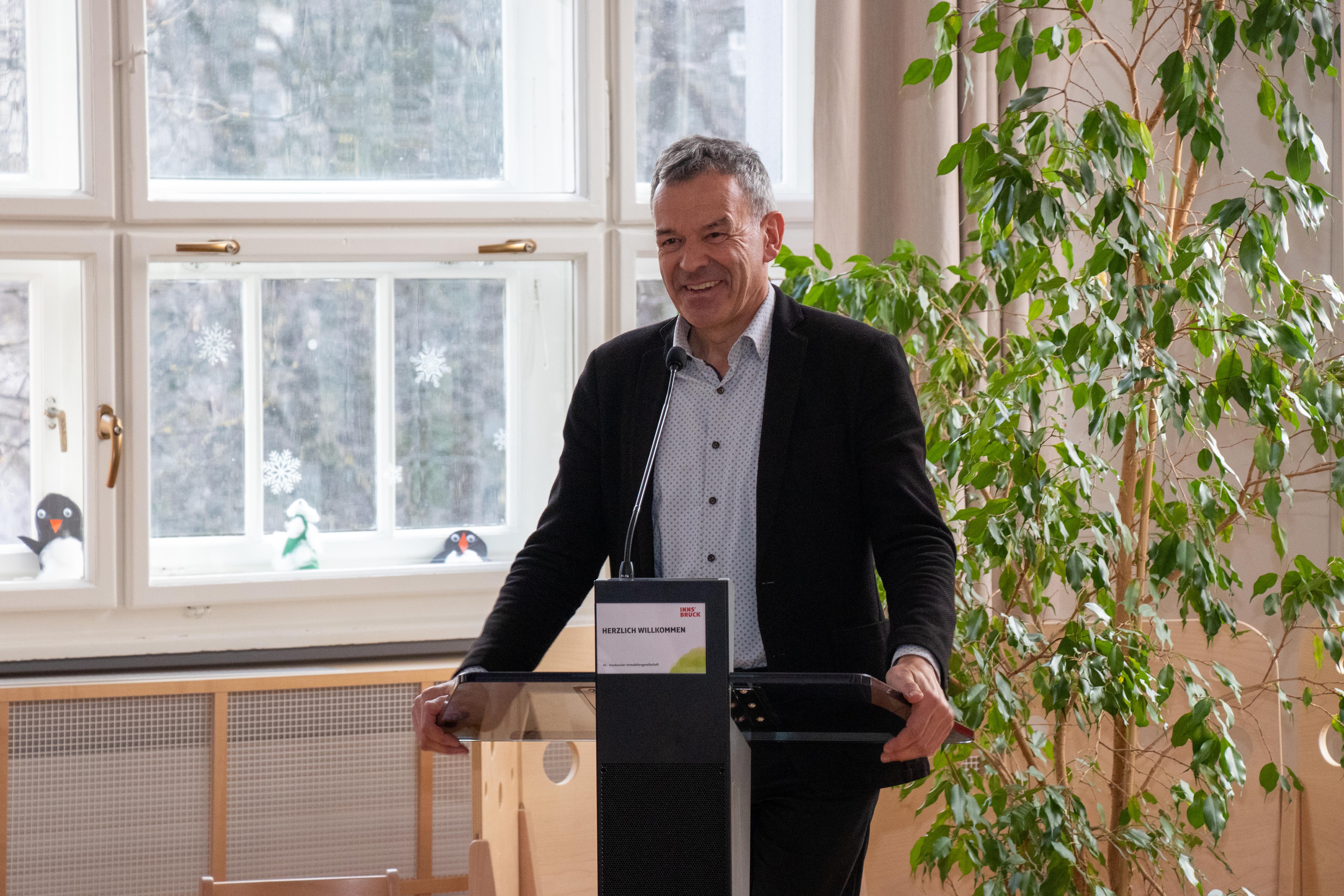 Bürgermeister Willi freute sich über das tolle Gemeinschaftsprojekt in der Müllerstraße.