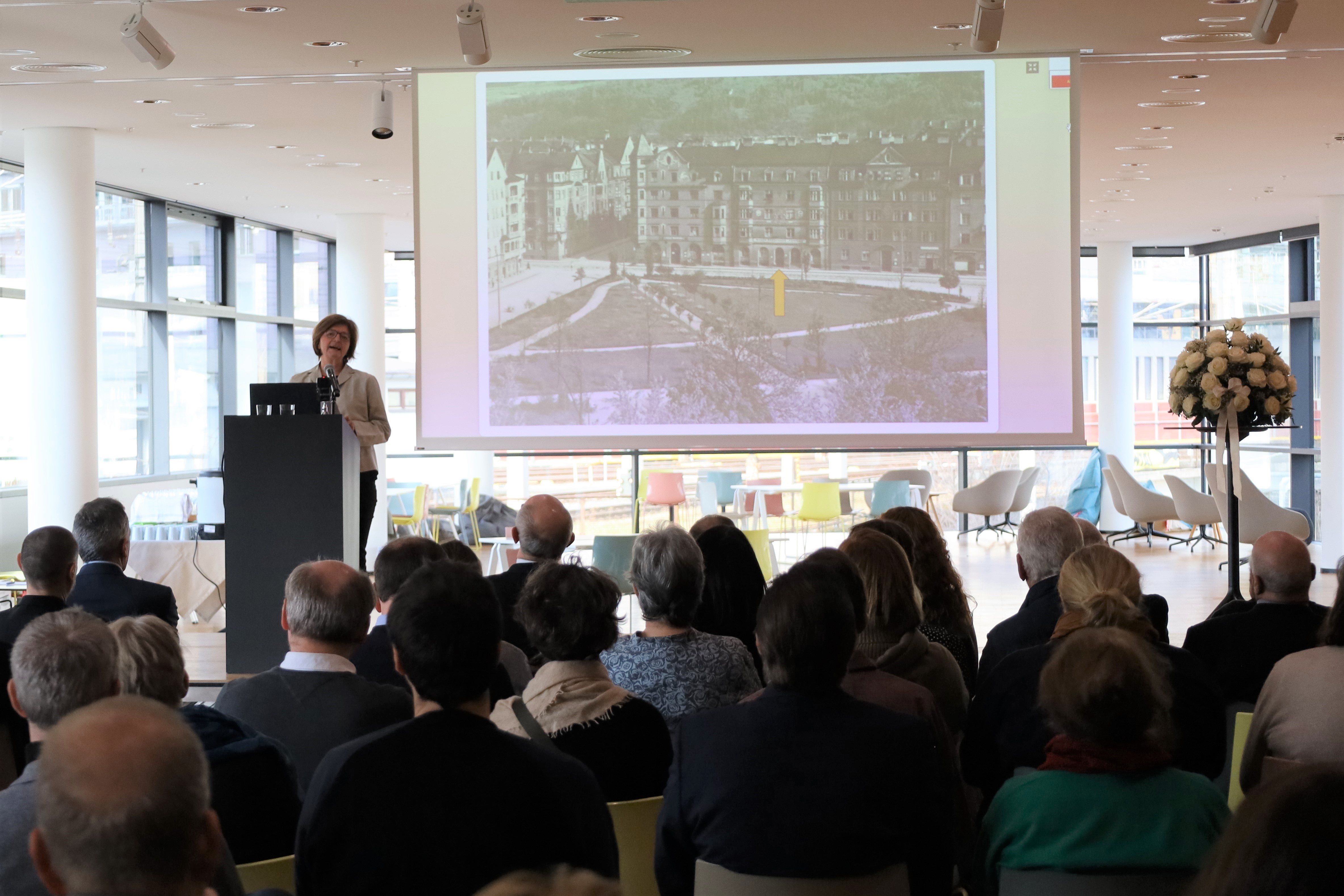 Historikerin Irmgard Bibermann referierte über die Geschichte der Familie Turteltaub.