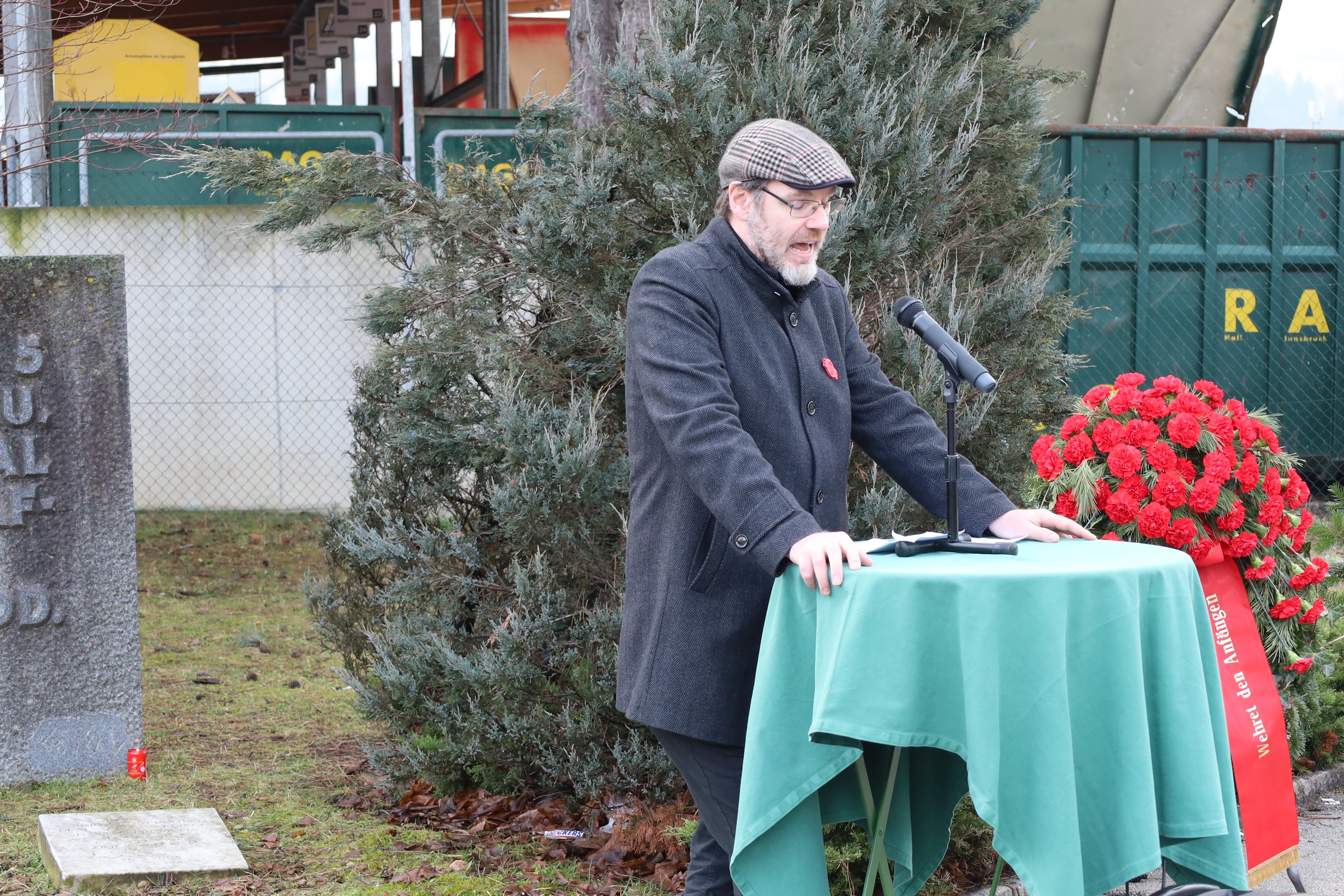 Wolfgang Grünzweig (Sozialdemokratische FreiheitskämpferInnen): „Wir sind nicht schuld an dem, was passiert ist, doch unsere Schuld wird doppelt sein, sollte es wieder passieren.“