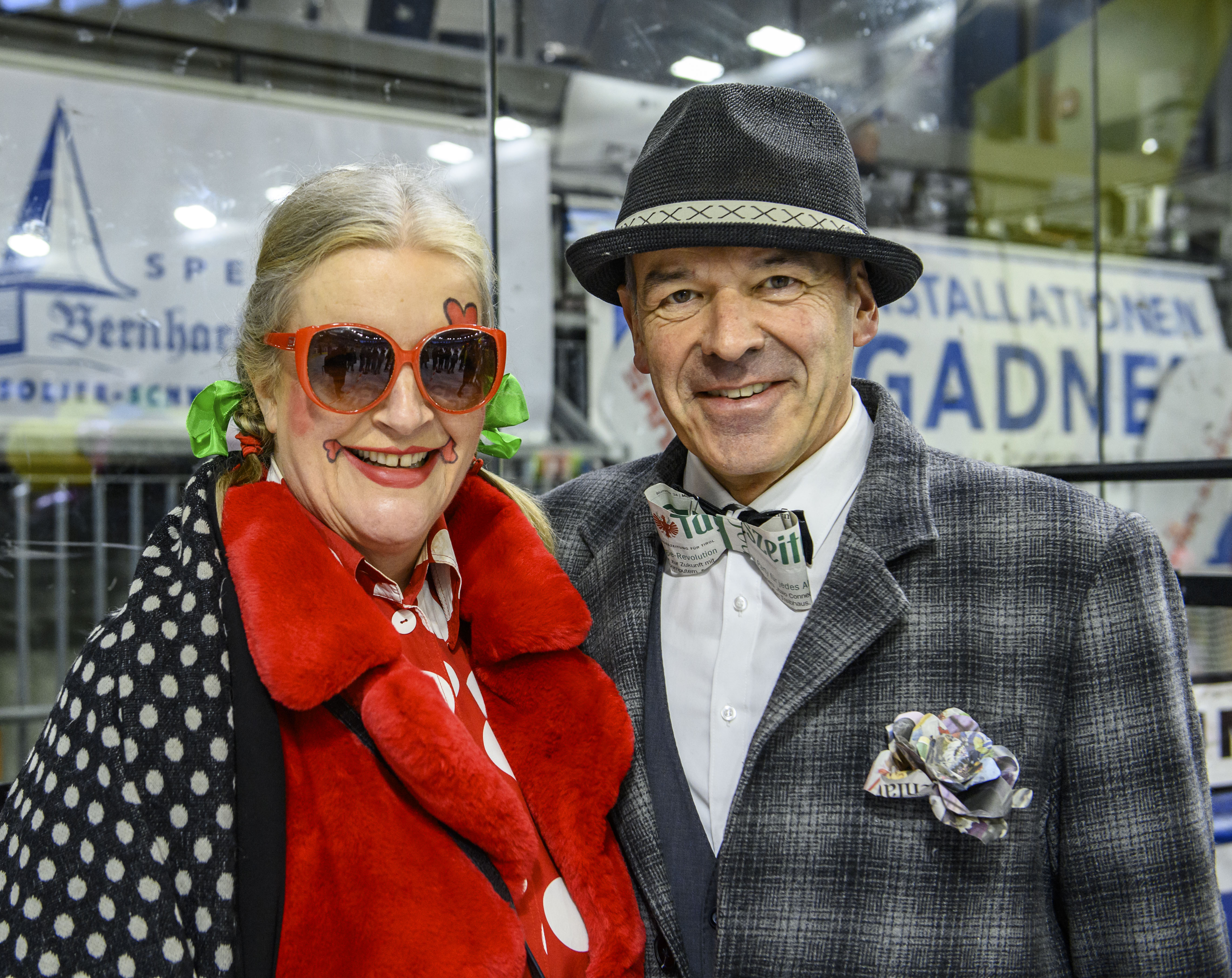 Beim jährlich stattfindenden Kindereisfest der Tiroler Tageszeitung, das in Zusammenarbeit mit der Stadt Innsbruck organisiert wurde, wird der Fasching in allen Facetten zelebriert - auf der Eisfläche der OlympiaWorld. Rund 1000 BesucherInnen - darunter auch Innsbrucks Bürgermeister Georg Willi - freuten sich mit den Kindern über kreative, selbstgebastelte Kostüme, die am Ende feierlich prämiert wurden.