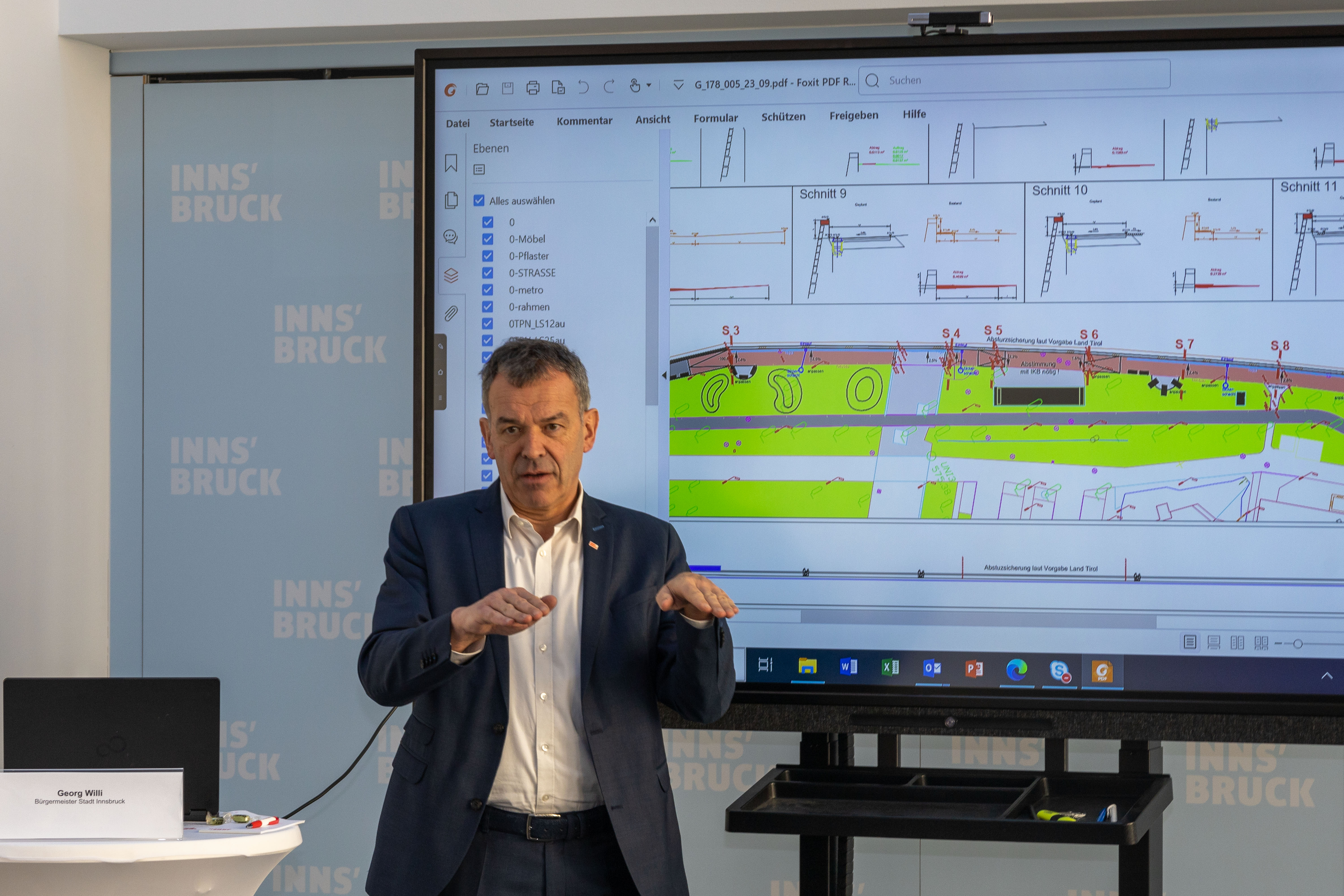 Bürgermeister Georg Willi präsentierte die geplante Umgestaltung entlang der Innmauer.