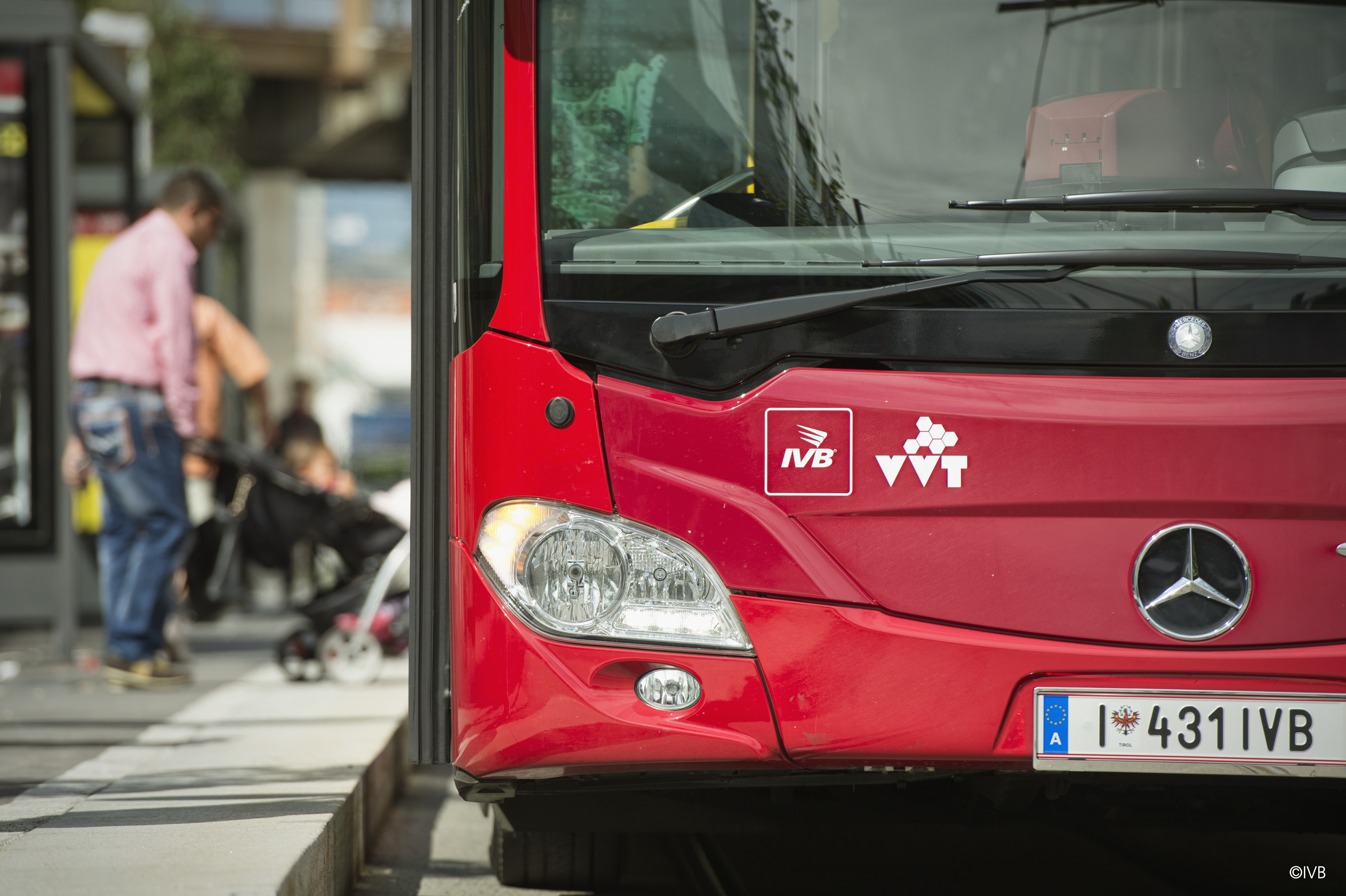 Die IVB-Linie R wird stadteinwärts über die Bachlechnerstraße – Fürstenweg umgeleitet, die Haltestellen Technikerhaus und Fischnalerstraße entfallen. In Fahrtrichtung Rehgasse erfolgt die normale Linienführung.
