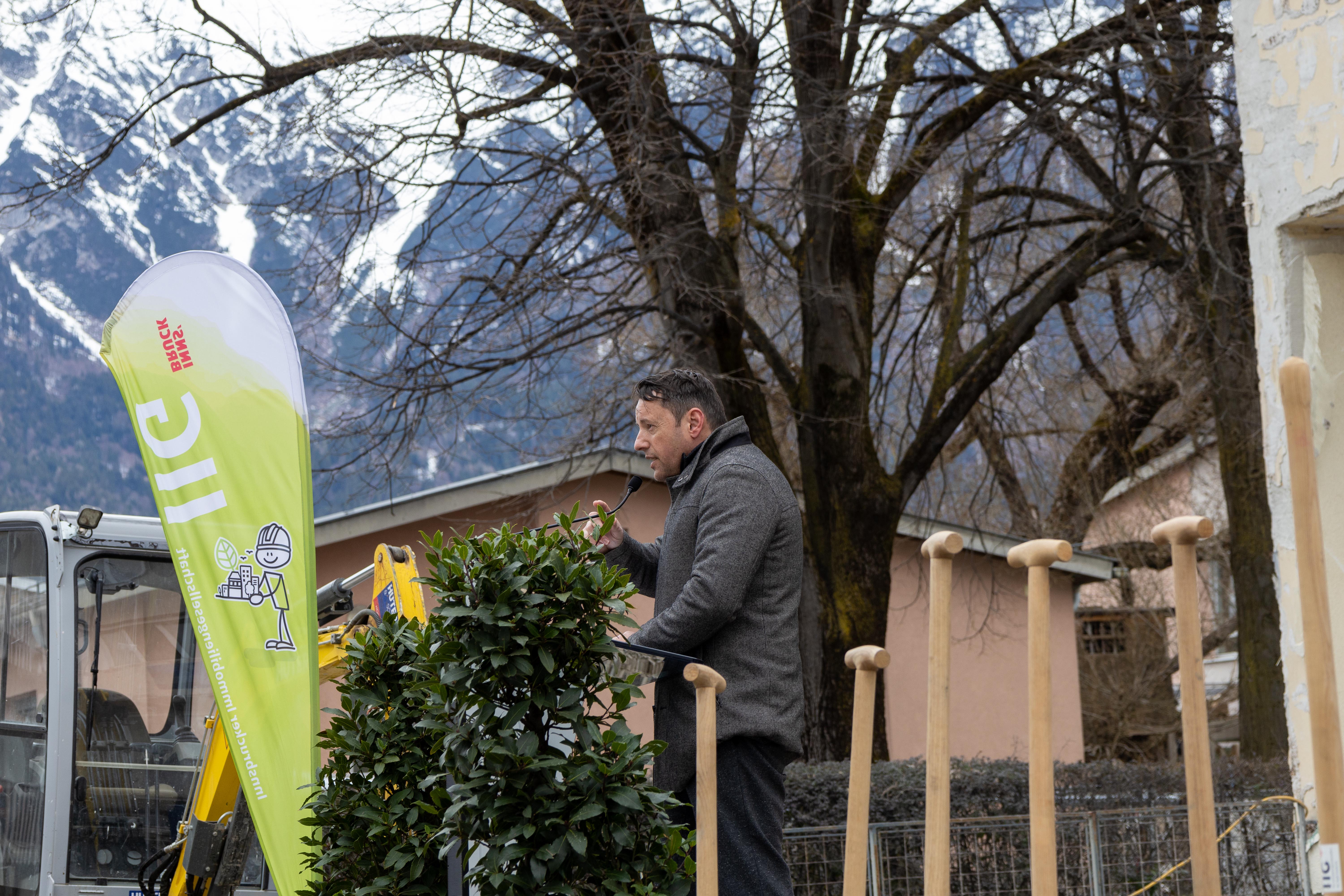 IIG-Geschäftsführer Franz Danler erklärte die technischen Details des geplanten Bauvorhabens.